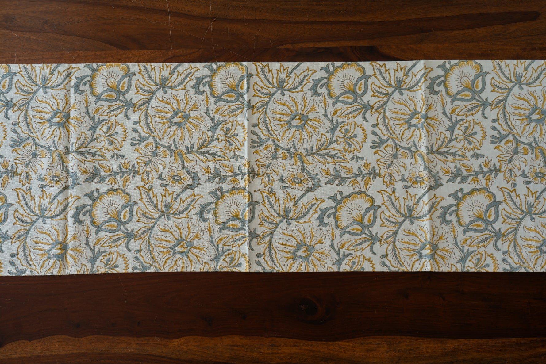 The Artisan's Touch: Understanding Handloom Table Runner Craftsmanship