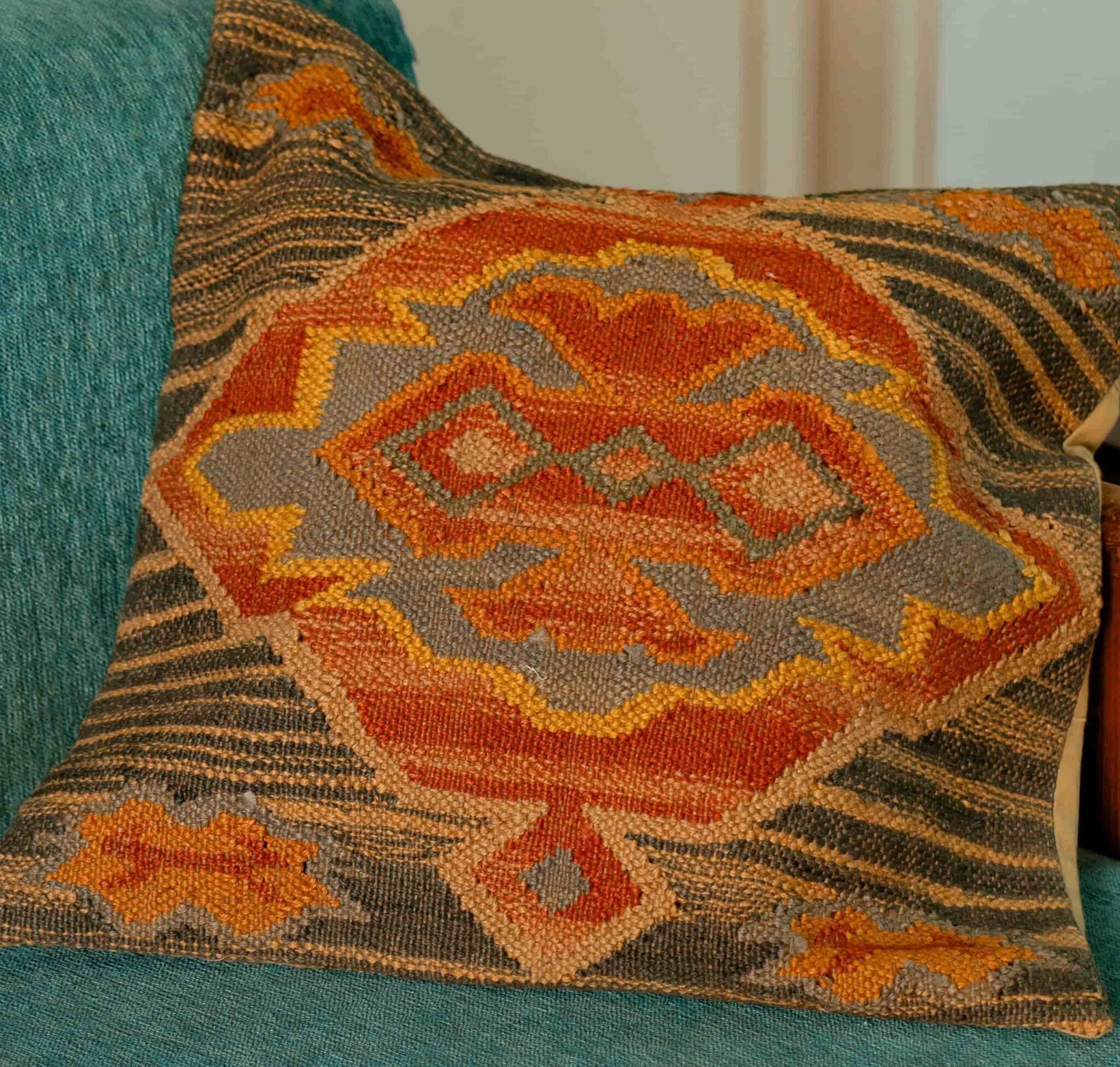Global Design Narratives: Cushion Covers as Cultural Ambassadors