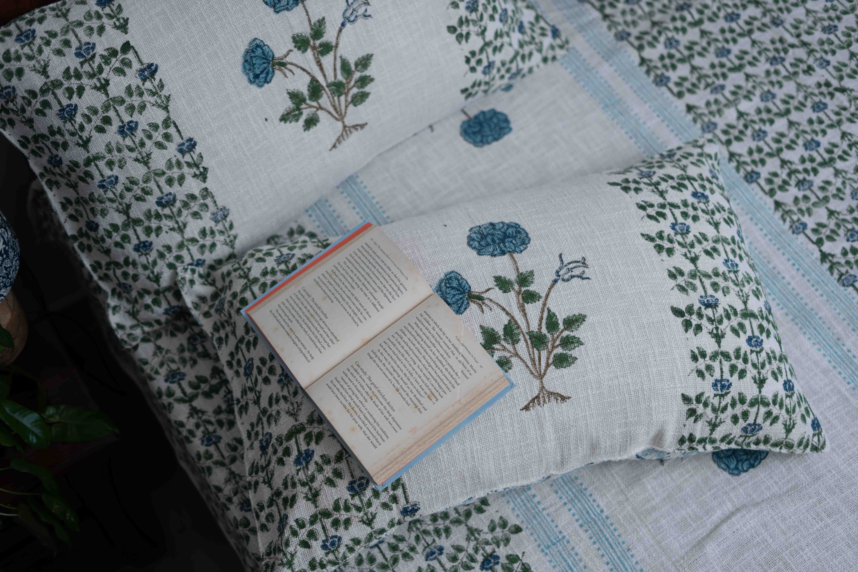 Bedsheets as Self-Expression: A Psychological Approach Your Bed, Your Canvas: The Emotional Language of Textiles