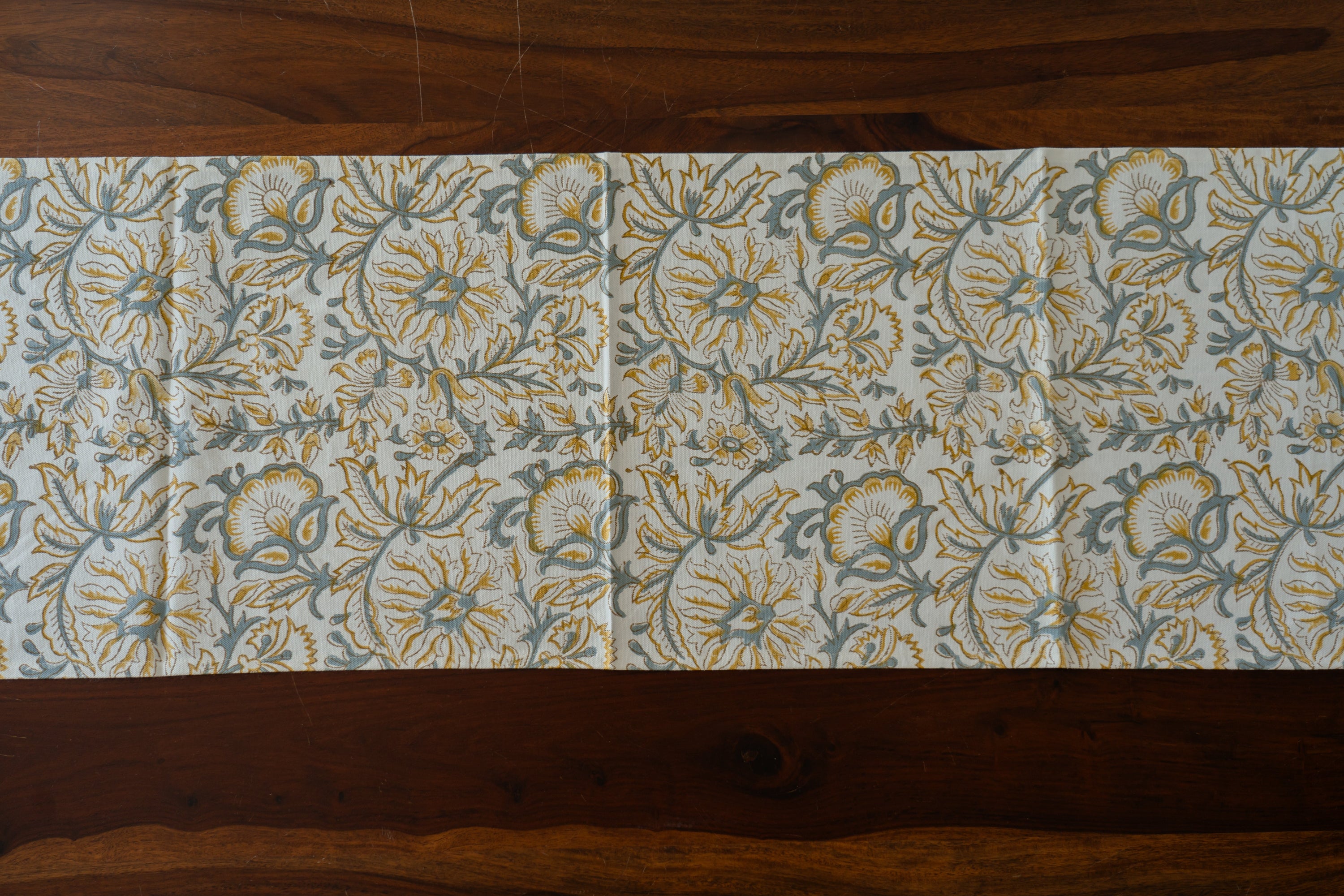 The Artisan's Touch: Understanding Handloom Table Runner Craftsmanship