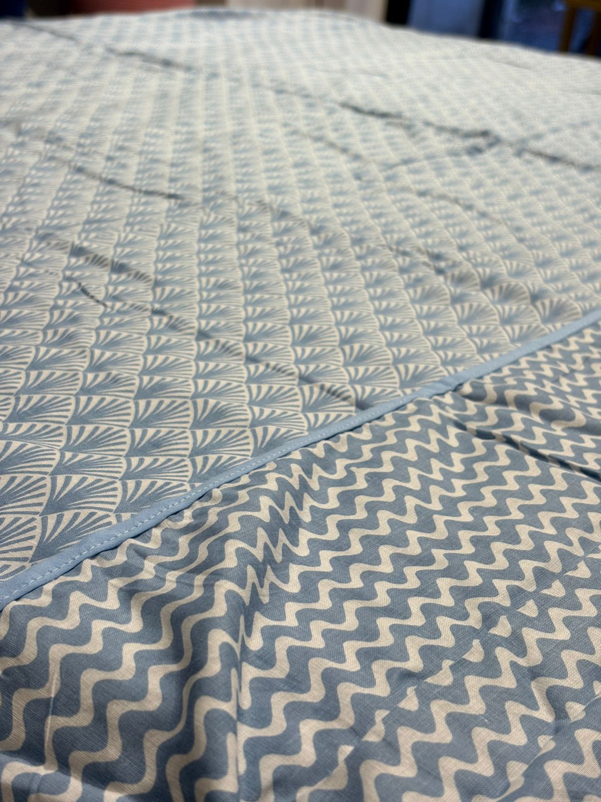 BLUE & WHITE FAN PATTERNED SINGLE DOHAR