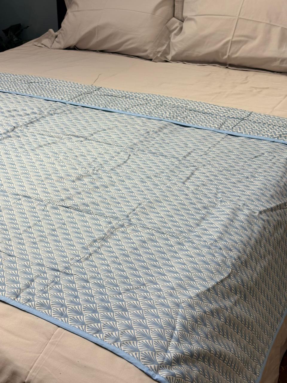BLUE & WHITE FAN PATTERNED SINGLE DOHAR