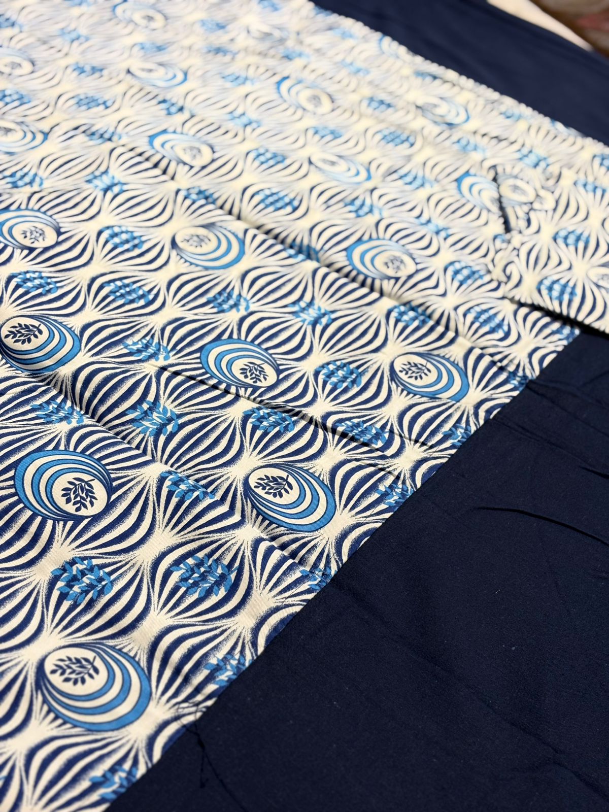 BLUE & WHITE FLORAL PATTERN BORDER BEDSHEET