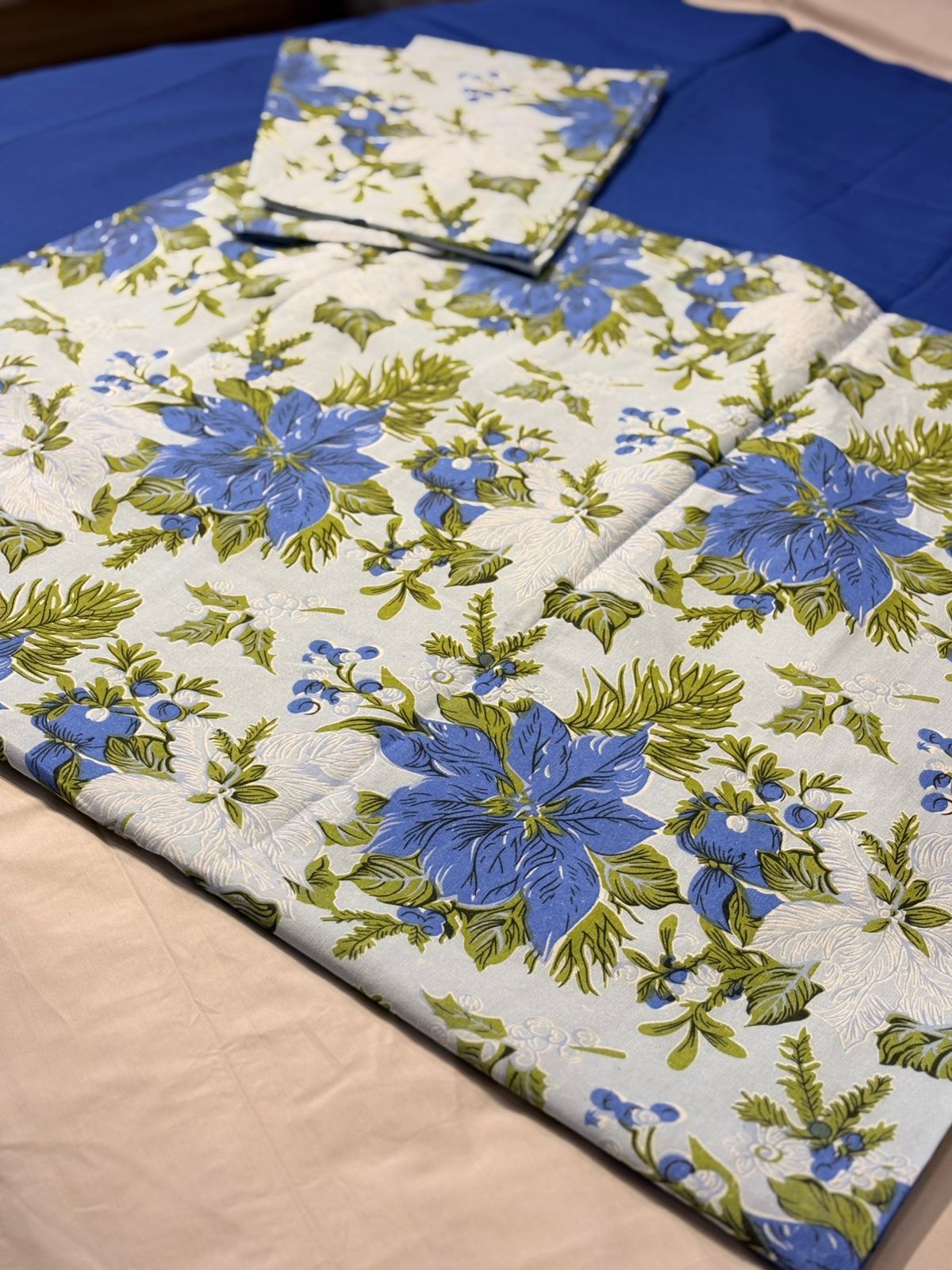 BLUE FLORAL PATTERN BORDER BEDSHEET