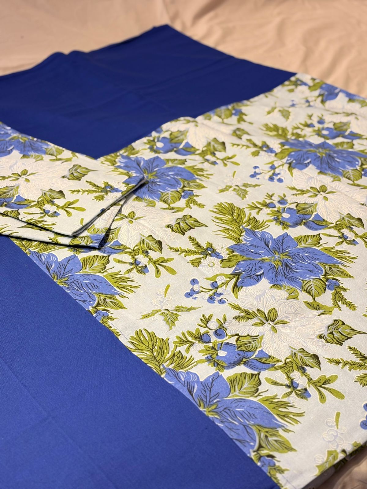 BLUE FLORAL PATTERN BORDER BEDSHEET