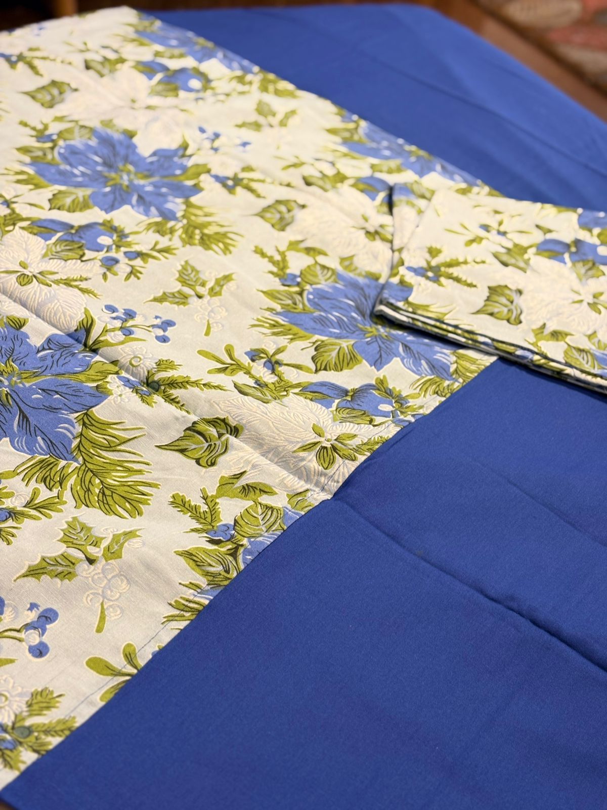 BLUE FLORAL PATTERN BORDER BEDSHEET