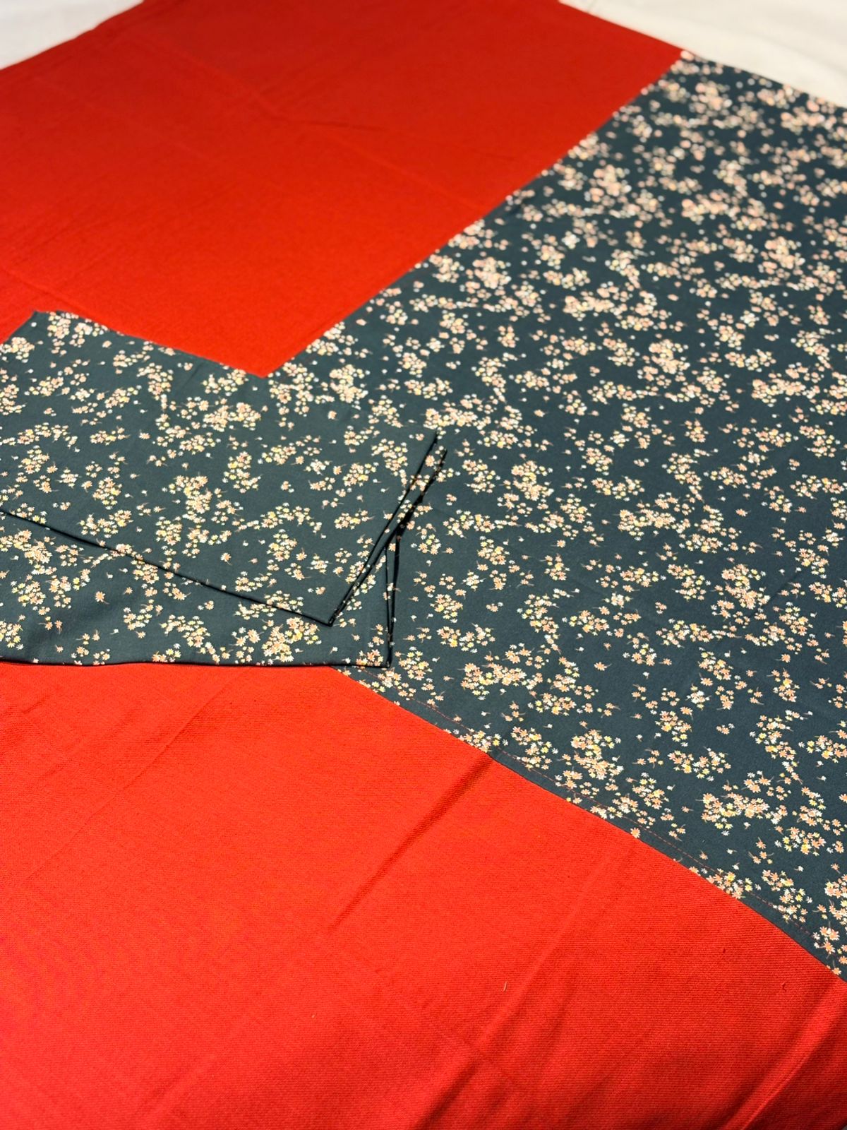 RED & DARK GREEN FLORAL BORDER BEDSHEET