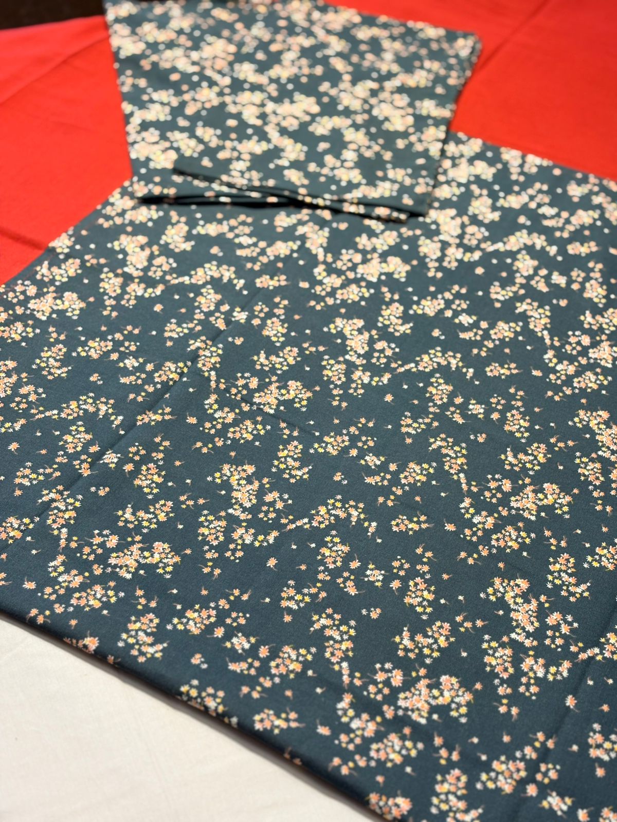RED & DARK GREEN FLORAL BORDER BEDSHEET