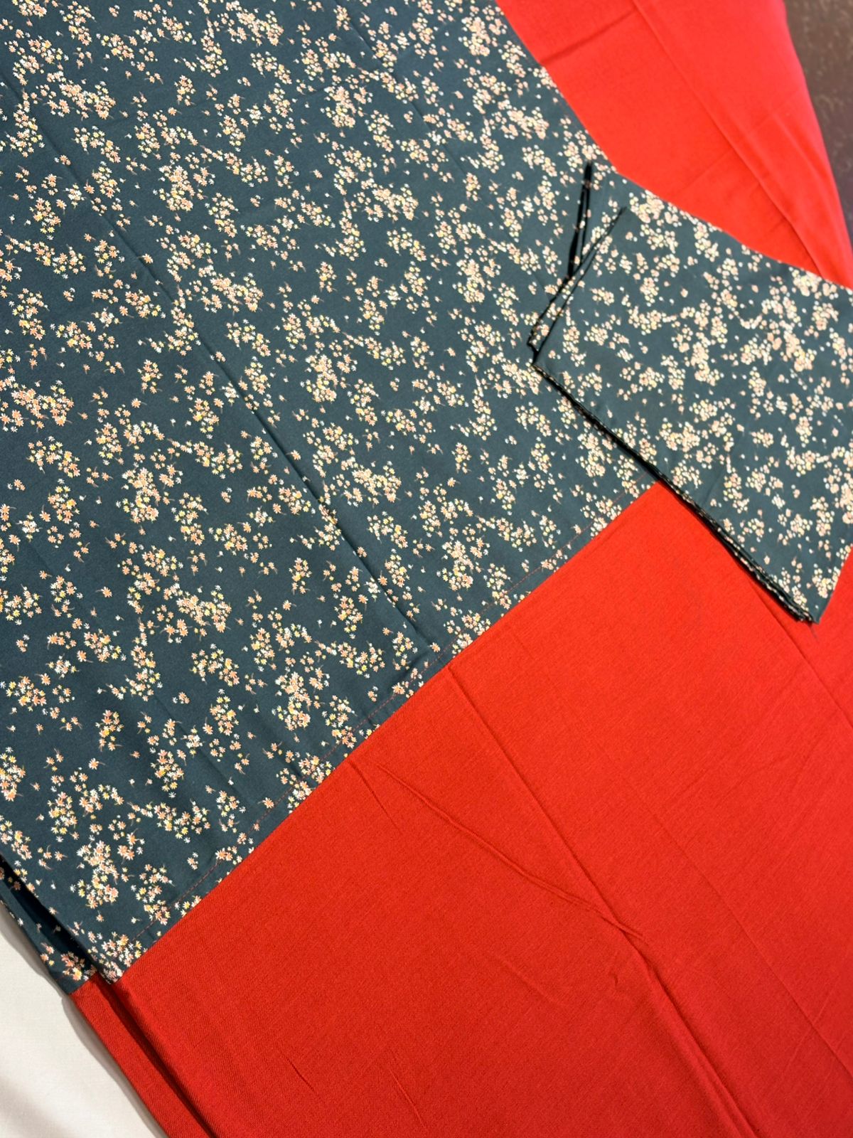 RED & DARK GREEN FLORAL BORDER BEDSHEET