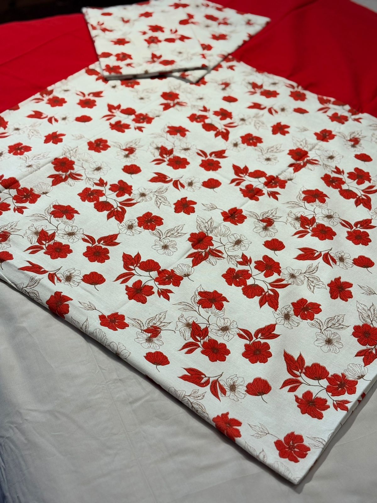 RED FLORAL WHITE BORDER ELEGANT BEDSHEET