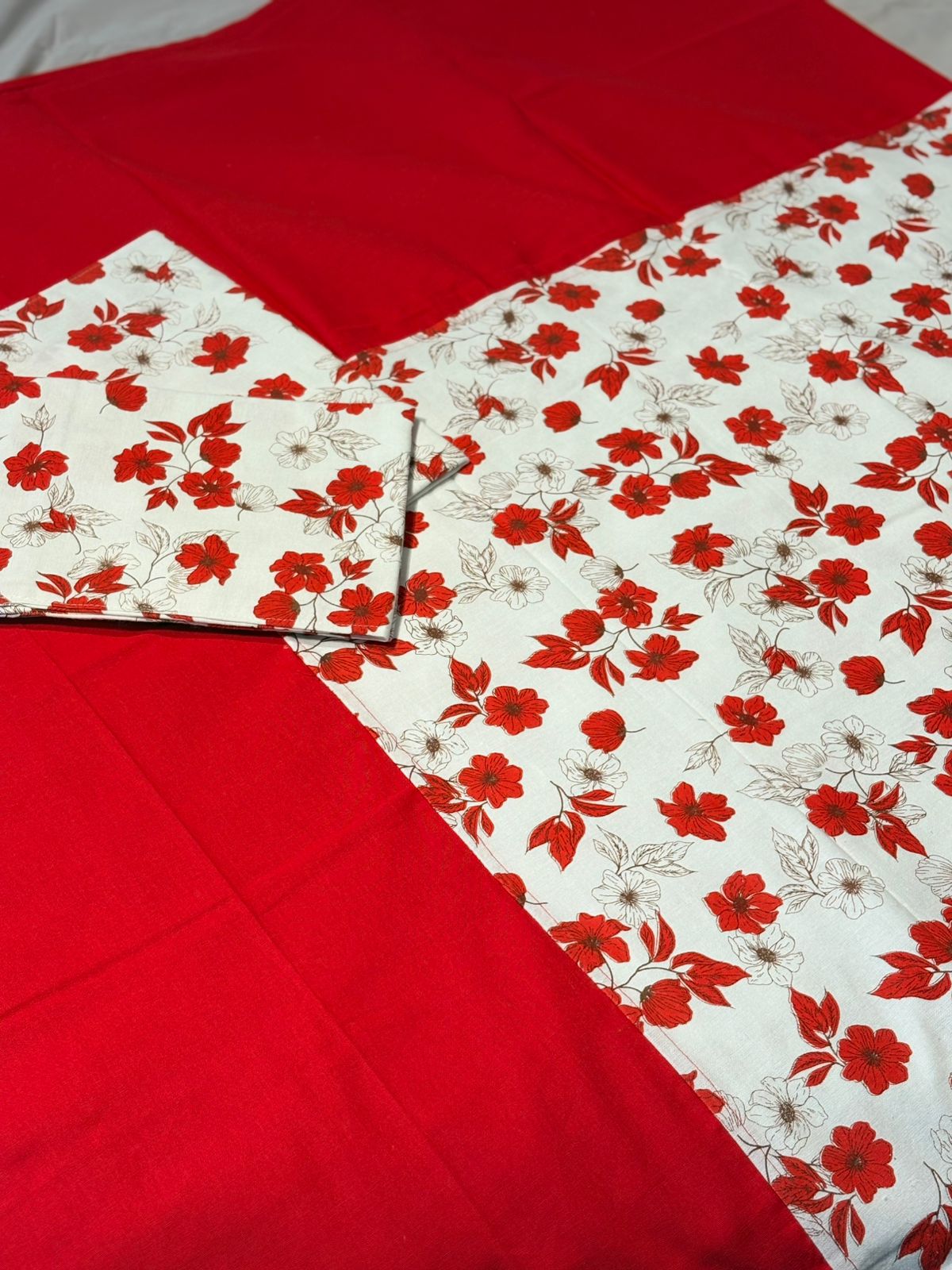 RED FLORAL WHITE BORDER ELEGANT BEDSHEET