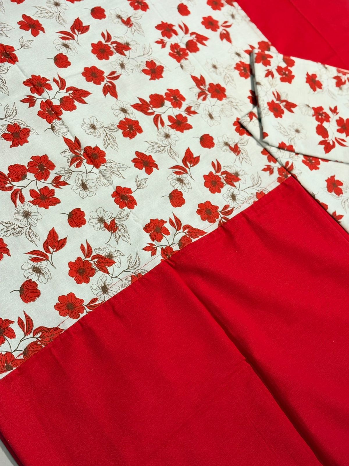 RED FLORAL WHITE BORDER ELEGANT BEDSHEET