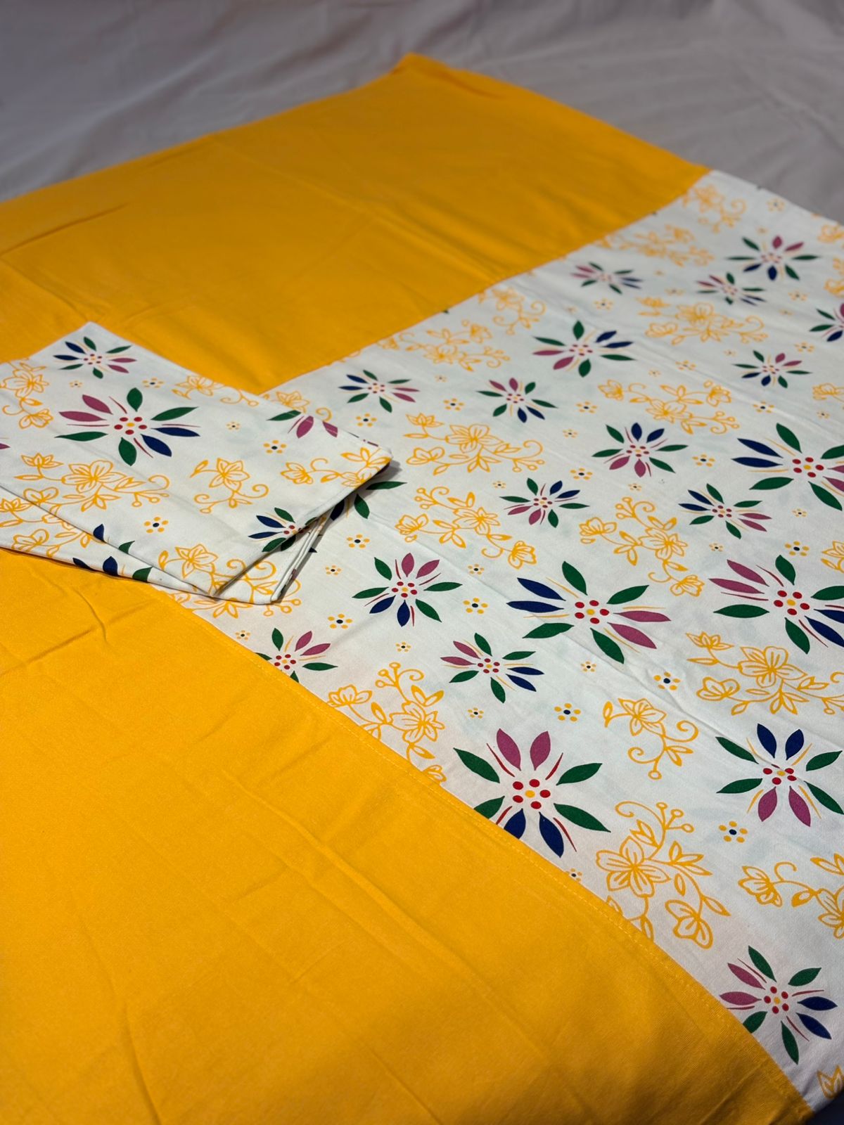 GOLDEN YELLOW BORDER WITH WHITE FLORAL PATTERN BORDER BEDSHEET