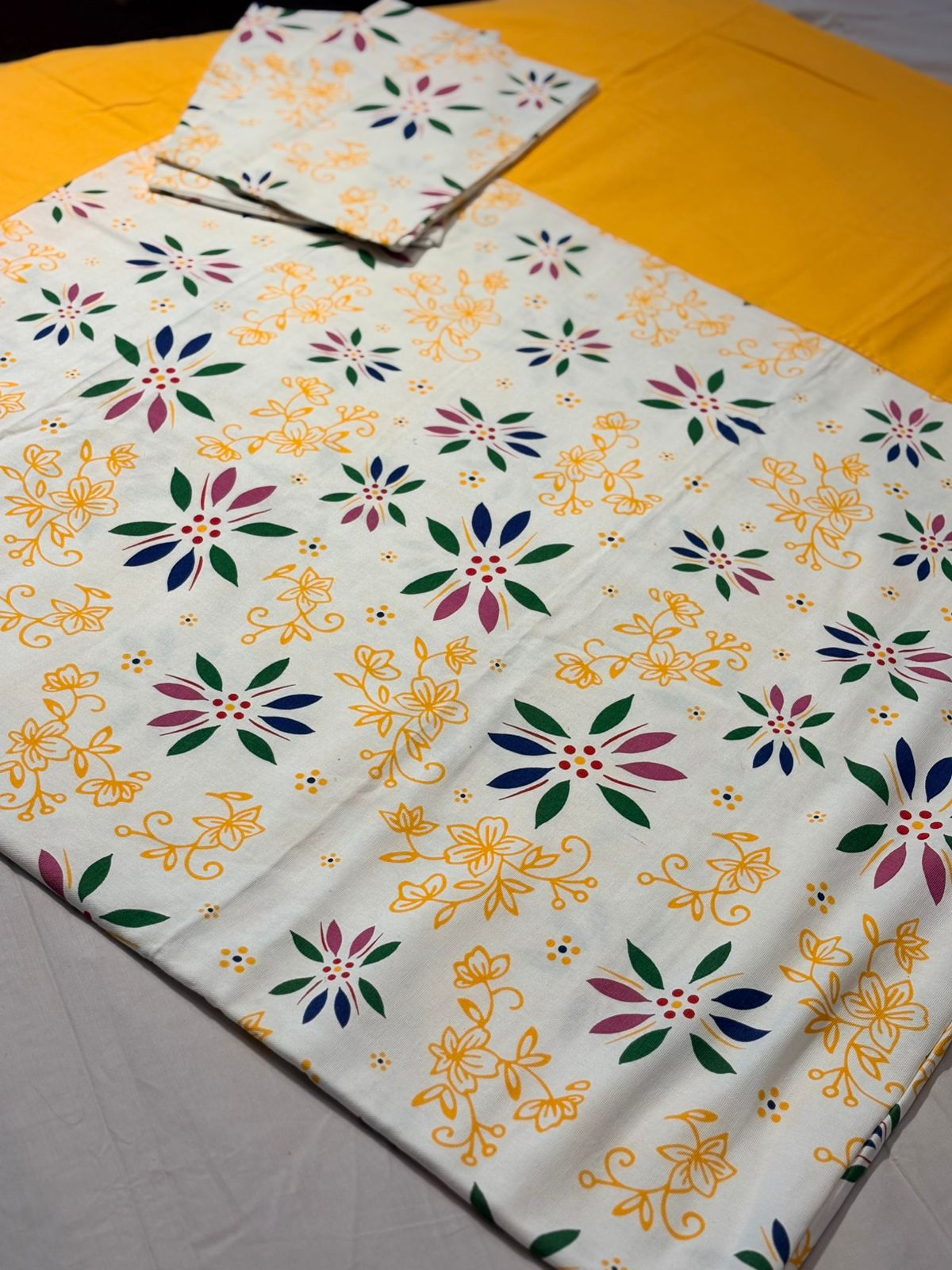 GOLDEN YELLOW BORDER WITH WHITE FLORAL PATTERN BORDER BEDSHEET