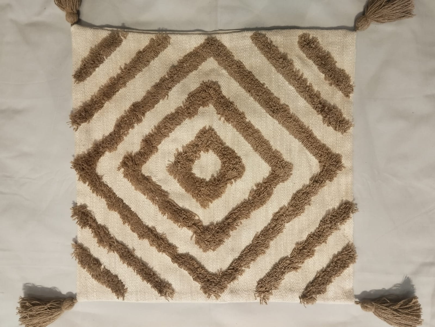 BOHO DIAMOUND TUFTED CUSHION WITH TESSELS