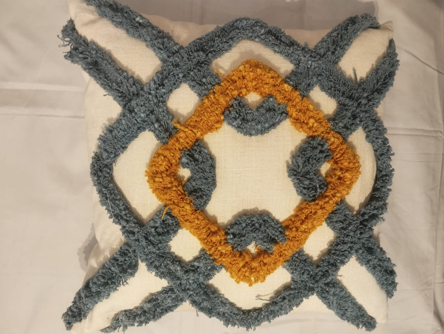 GOLDEN EYE TUFTED CUSHION COVER