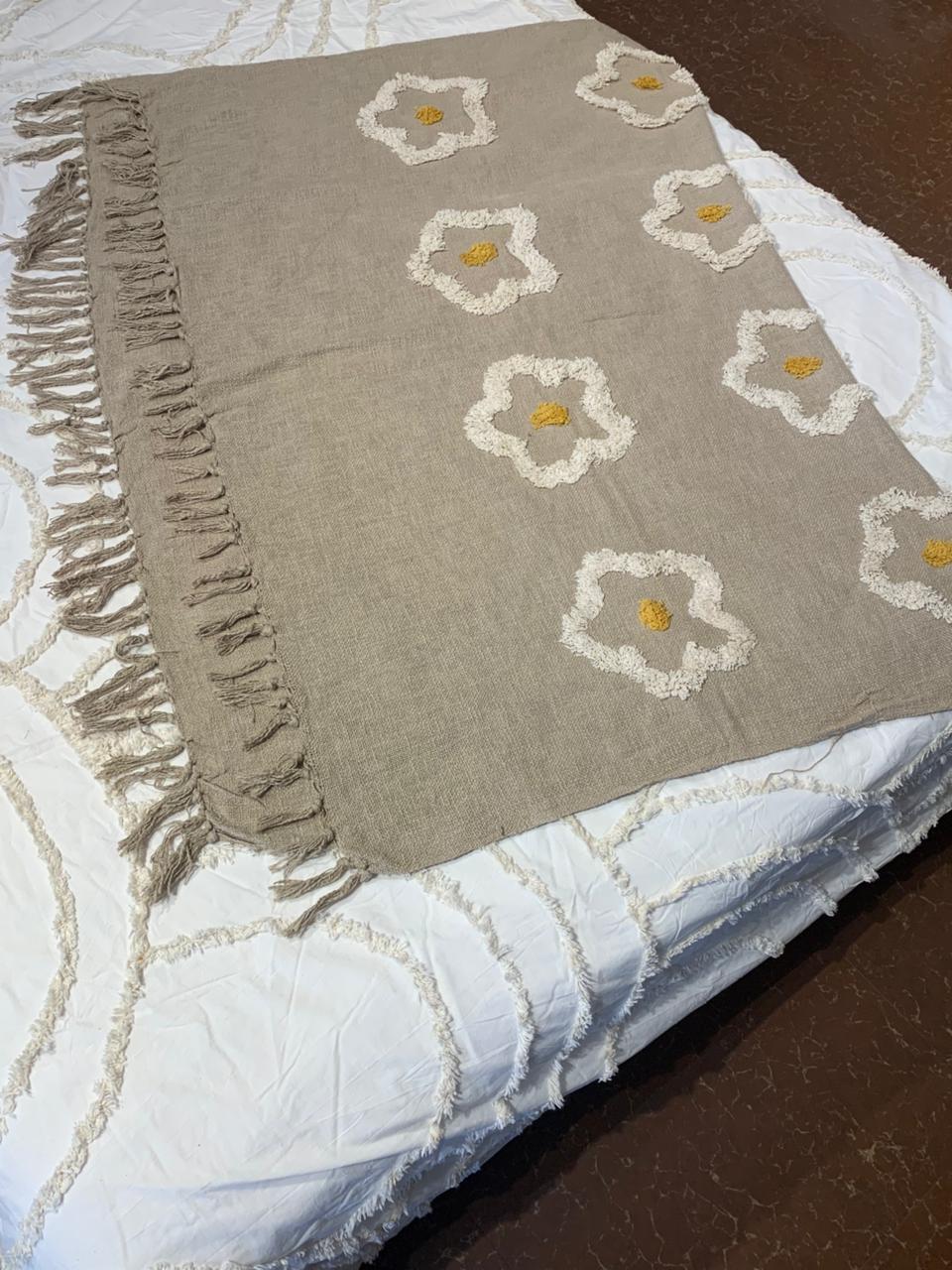 NATURAL BLOOM ACCENT THROW