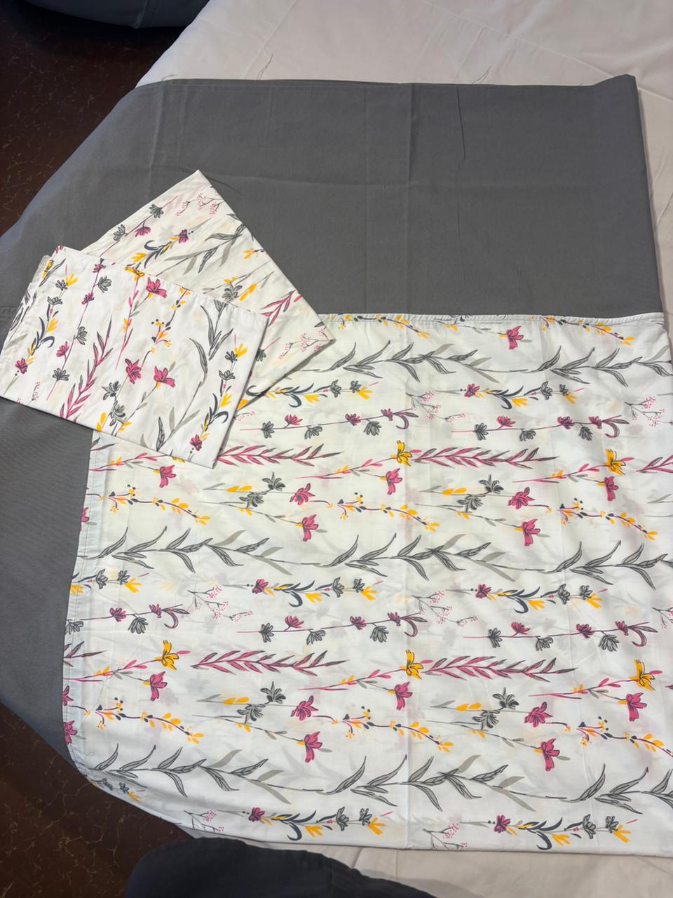 FLORAL PATTERNED QUEEN BORDER BEDSHEET