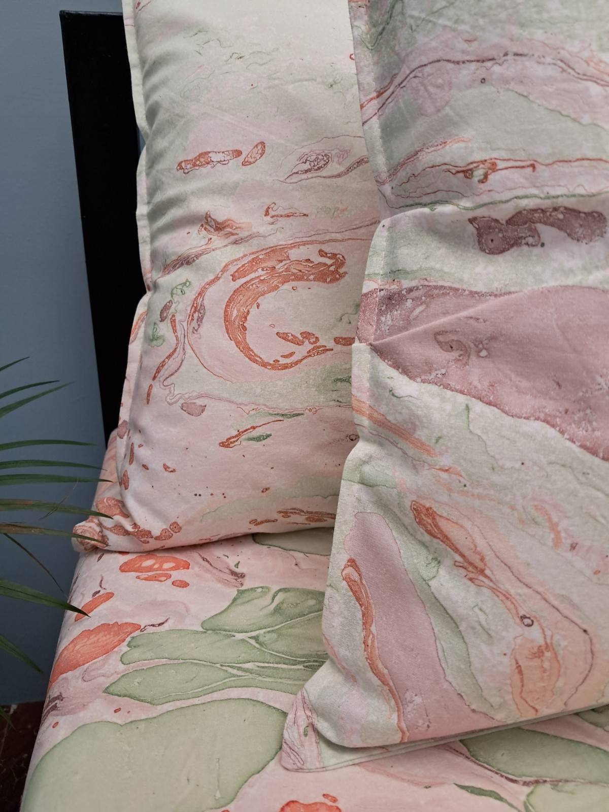 rosy-oasis-dreams-marble-bedsheet-set-luxurious-pastel-comfort