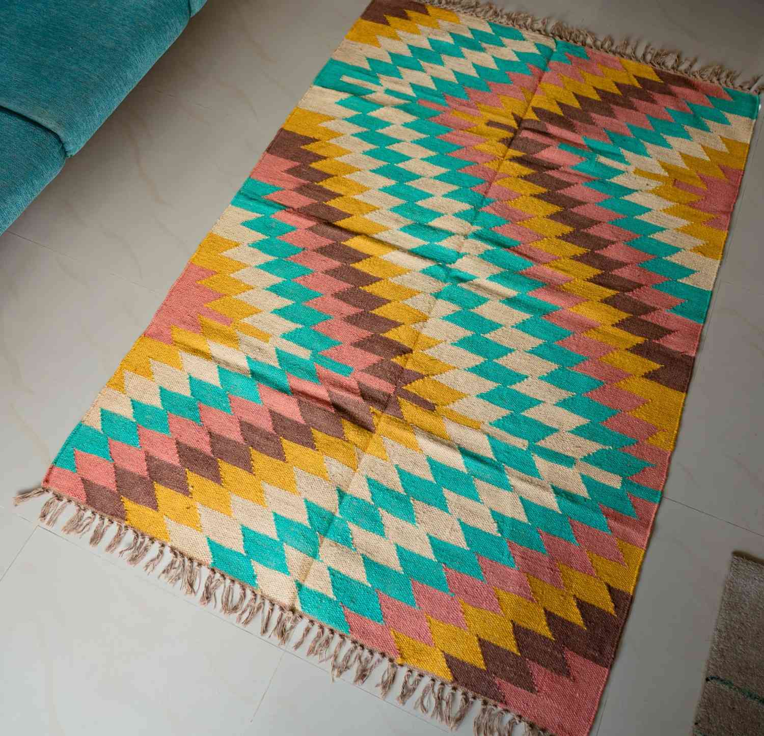 coastal-chevron-kilim-rug-breezy-elegance-with-timeless-chevron-design-64-size