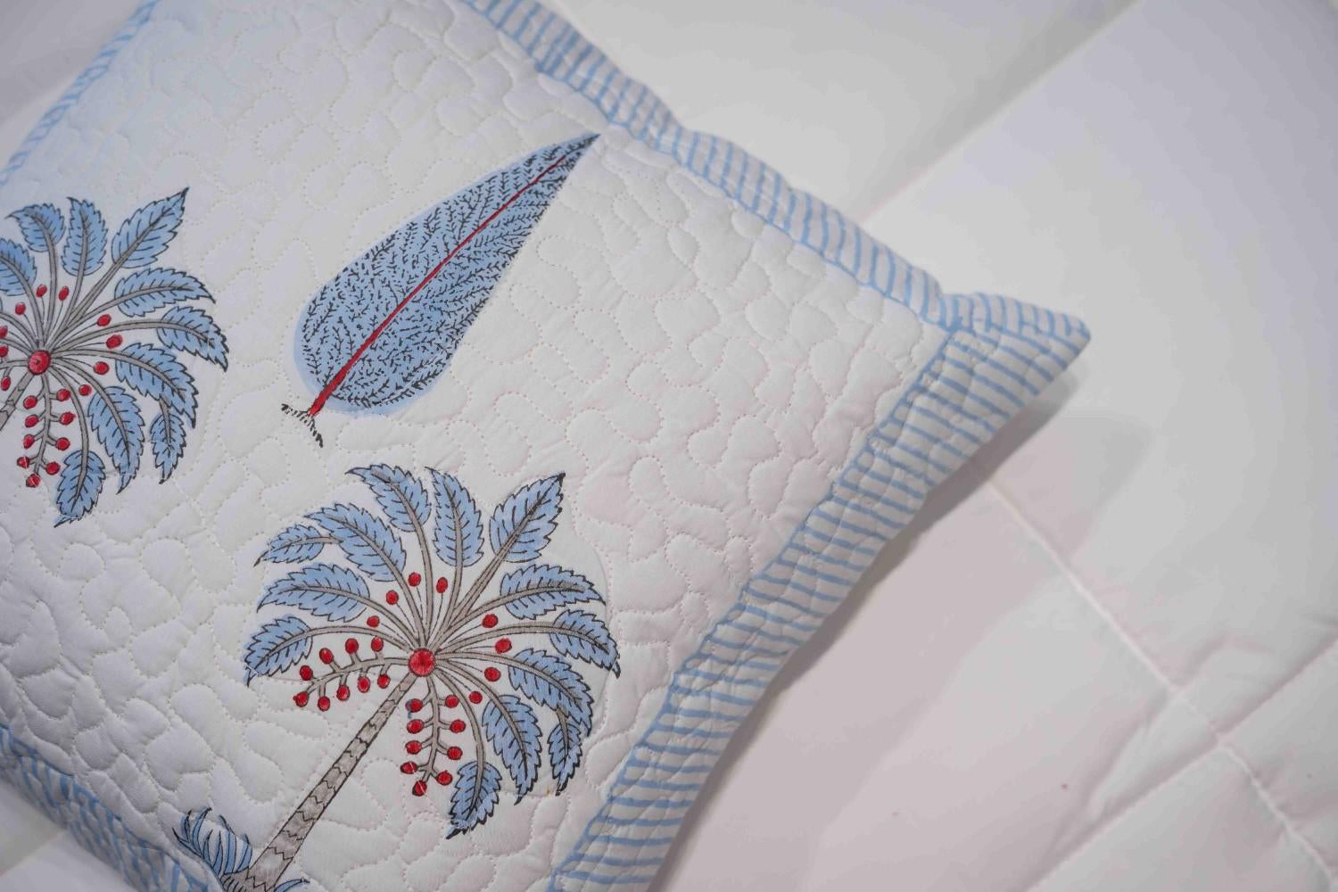 palm-haven-cushion-cover-tropical-elegance-for-modern-interiors