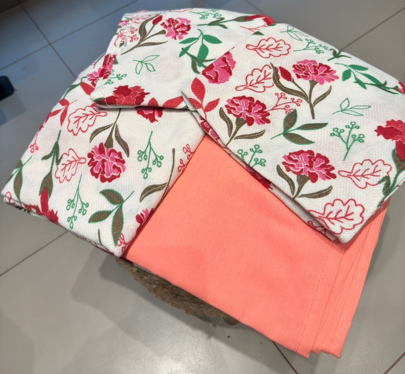 Coral Garden Charm – King Size Border Bedsheet Set