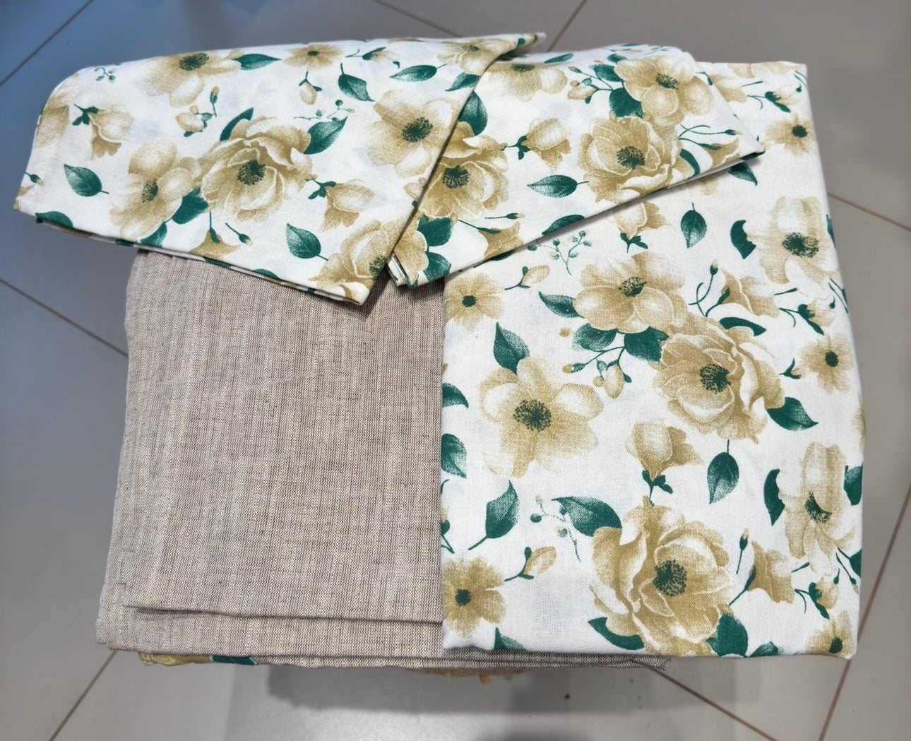 Ivory Bloom Elegance – King Size Border Bedsheet Set