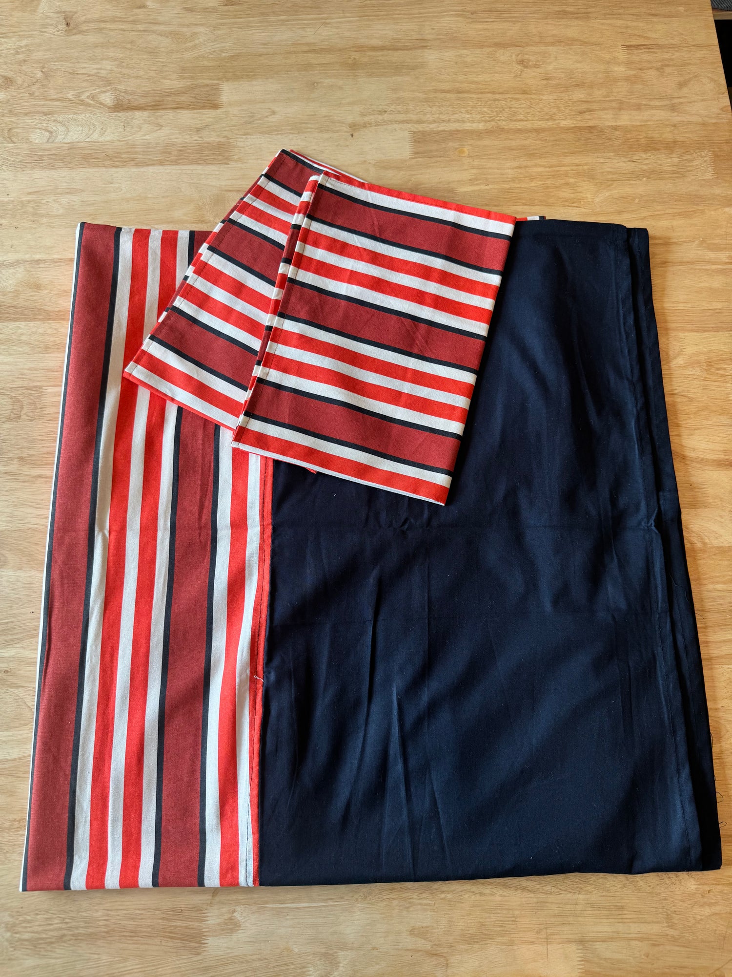 Red/White/Dark Blue Striped Pattern - King Size Border Bed Sheet Set