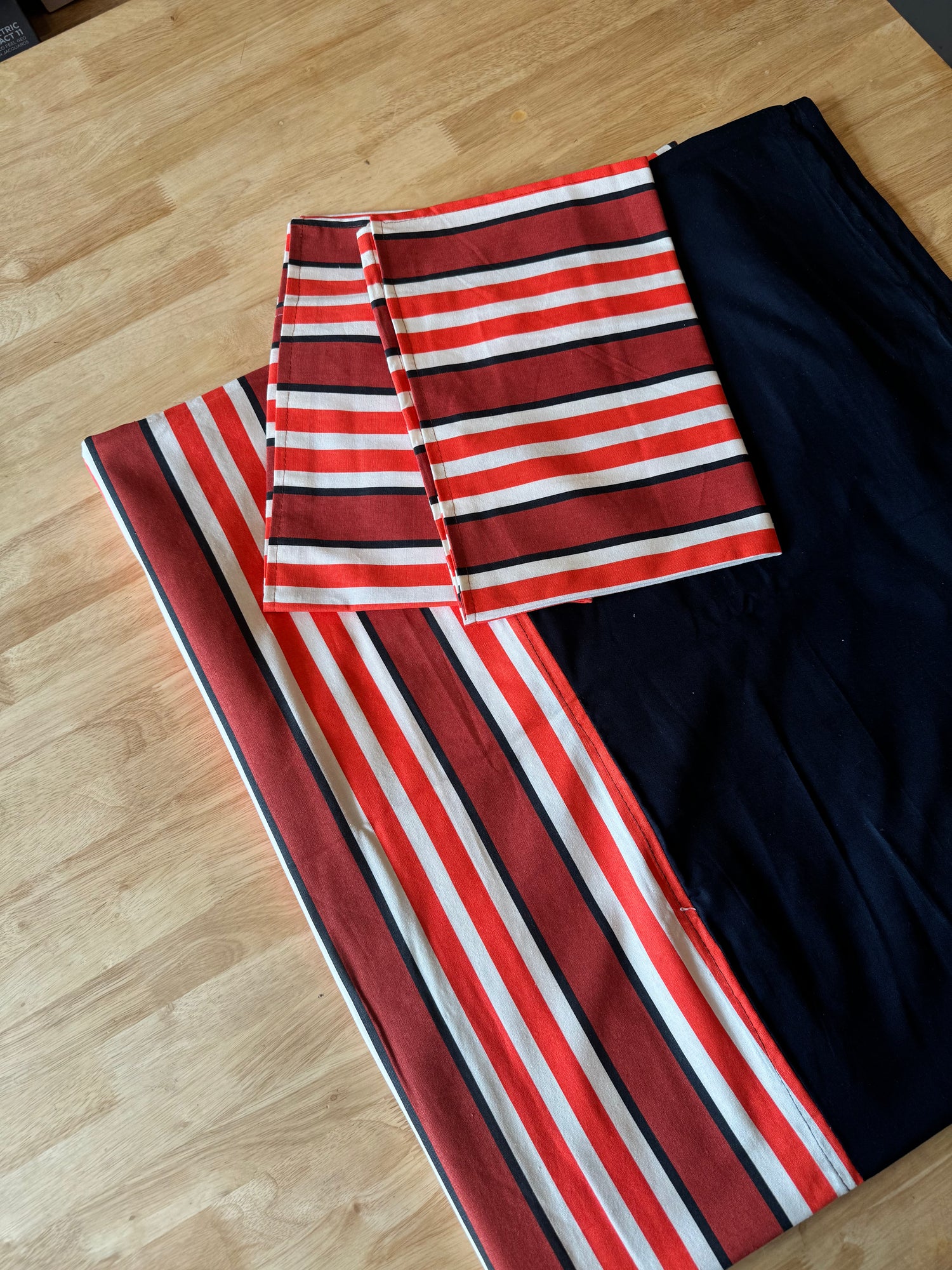 Red/White/Dark Blue Striped Pattern - King Size Border Bed Sheet Set