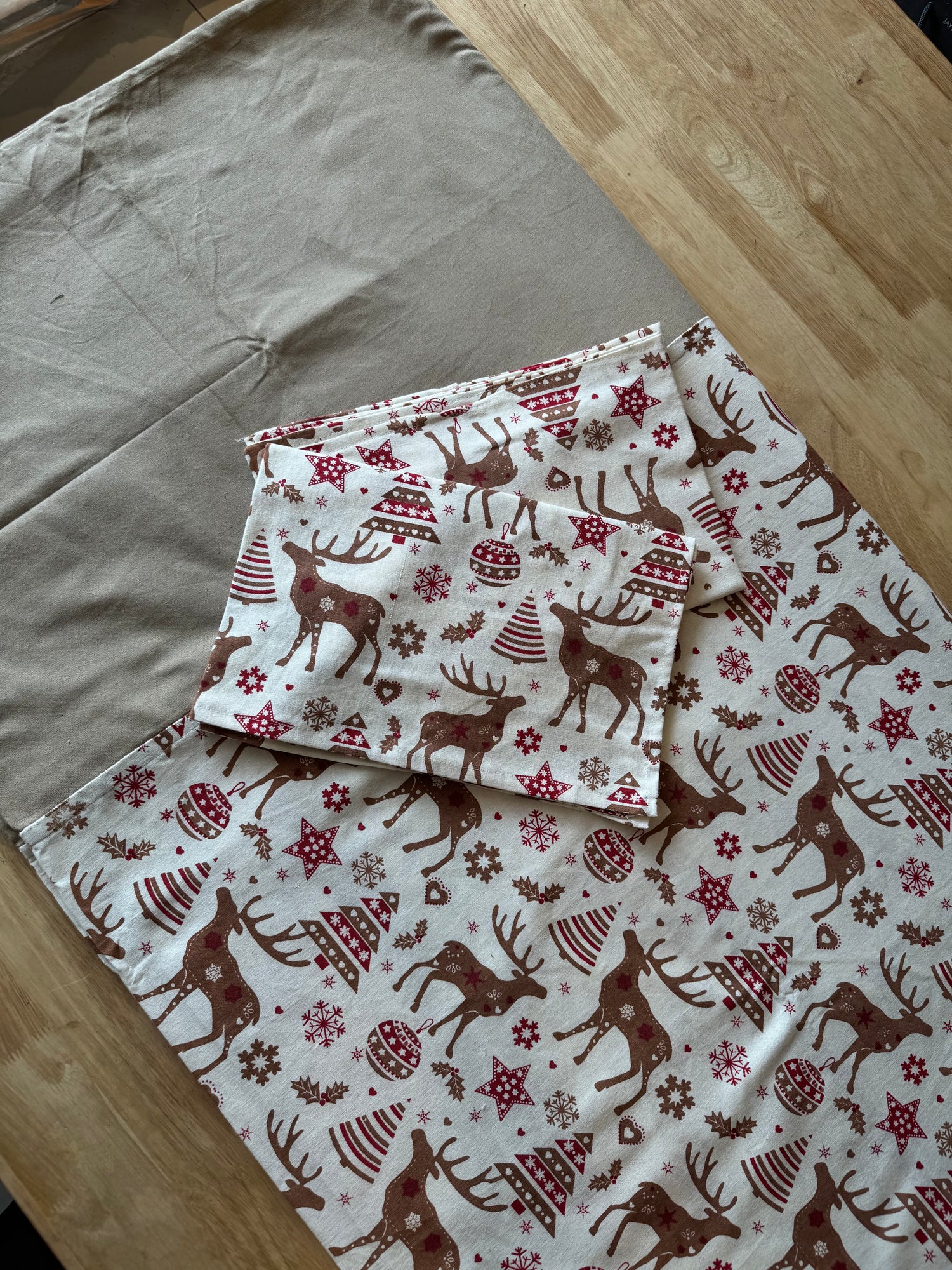 Alpine Reindeer King Size Border Bed Sheet Set