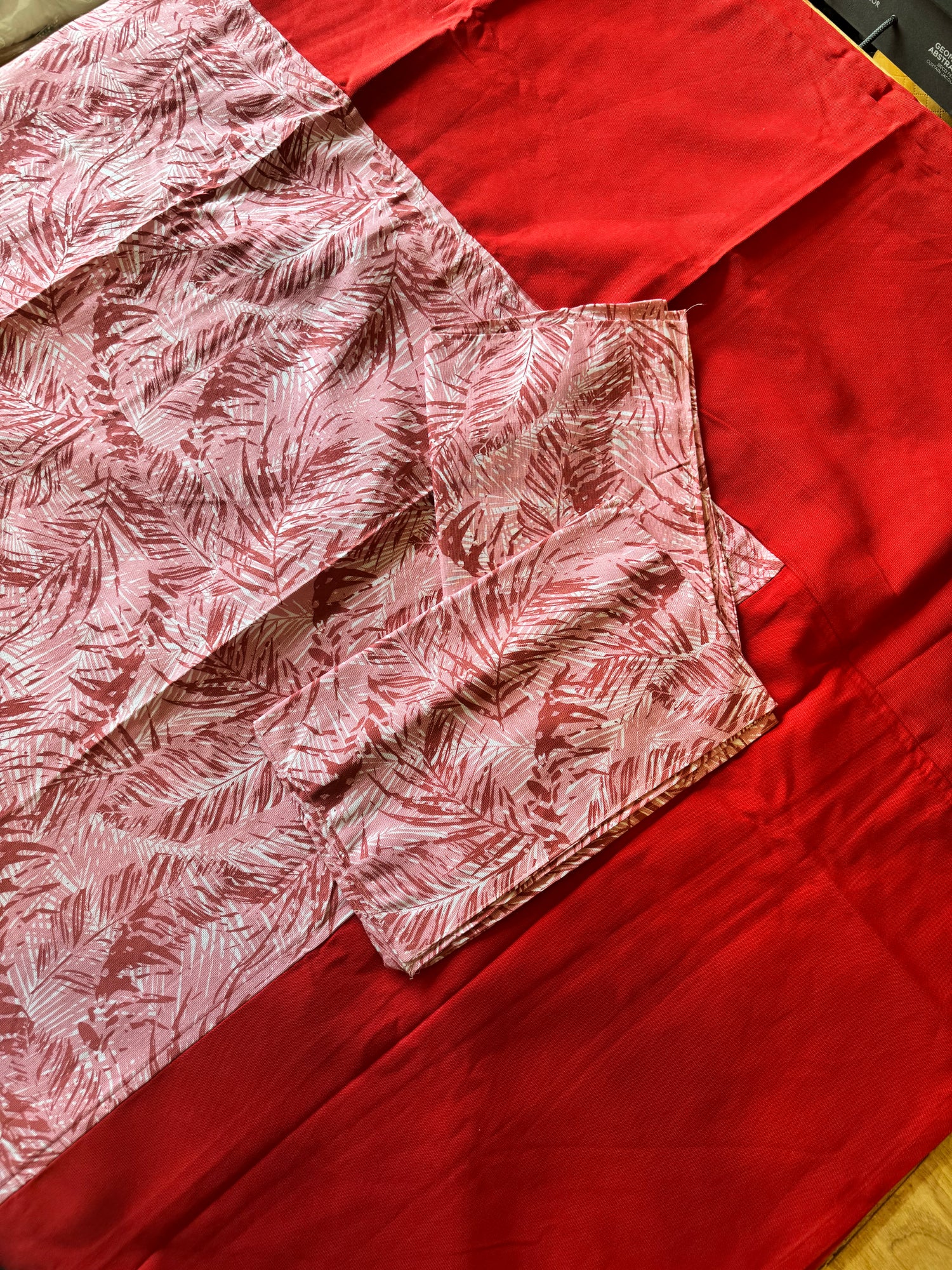 Scarlet Palm Border Bed Sheet  Set