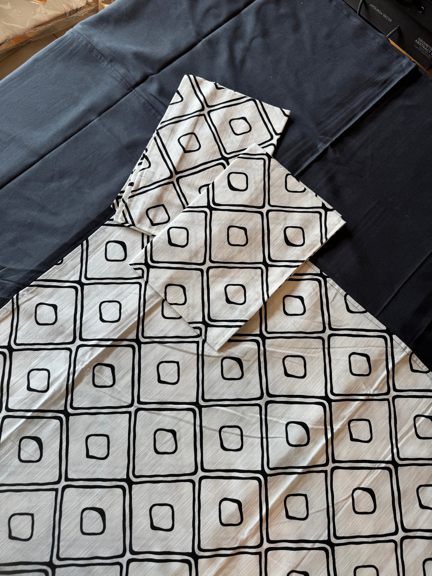 Onyx Geometric Border Bed Sheet Set