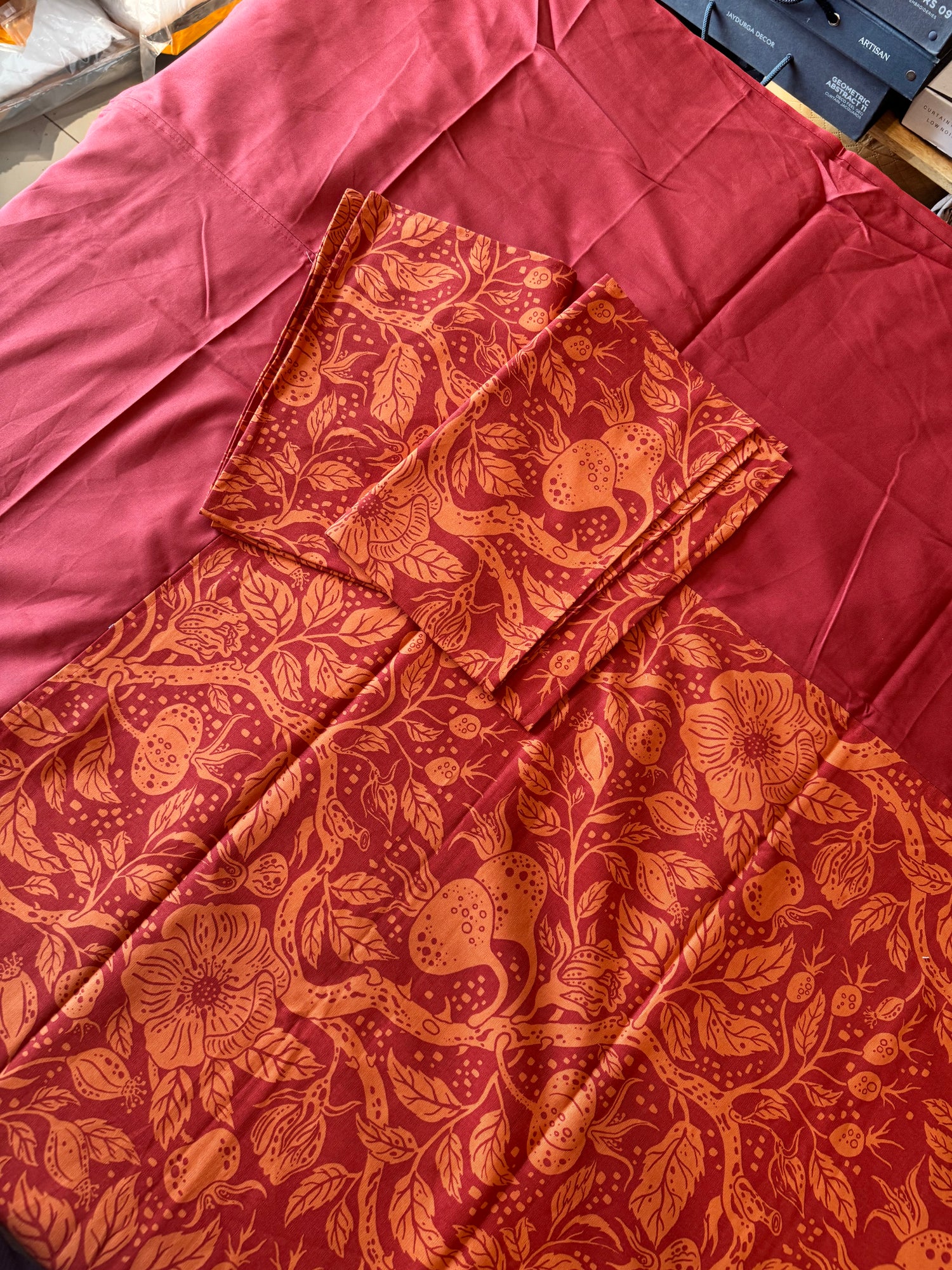 Cinnamon Vine Border Bed Sheet Set
