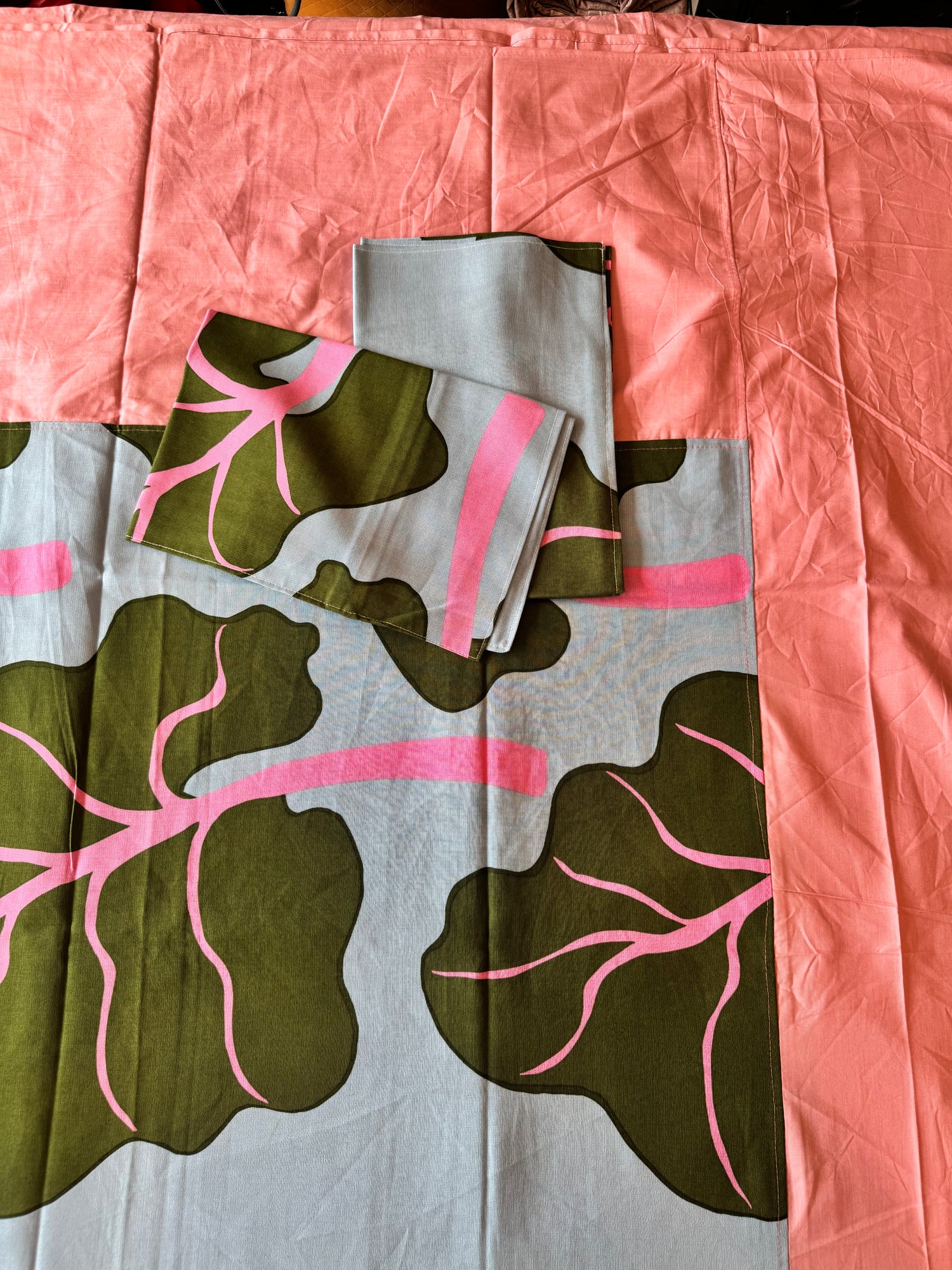 Peachy Monstera Border Bed Sheet Set