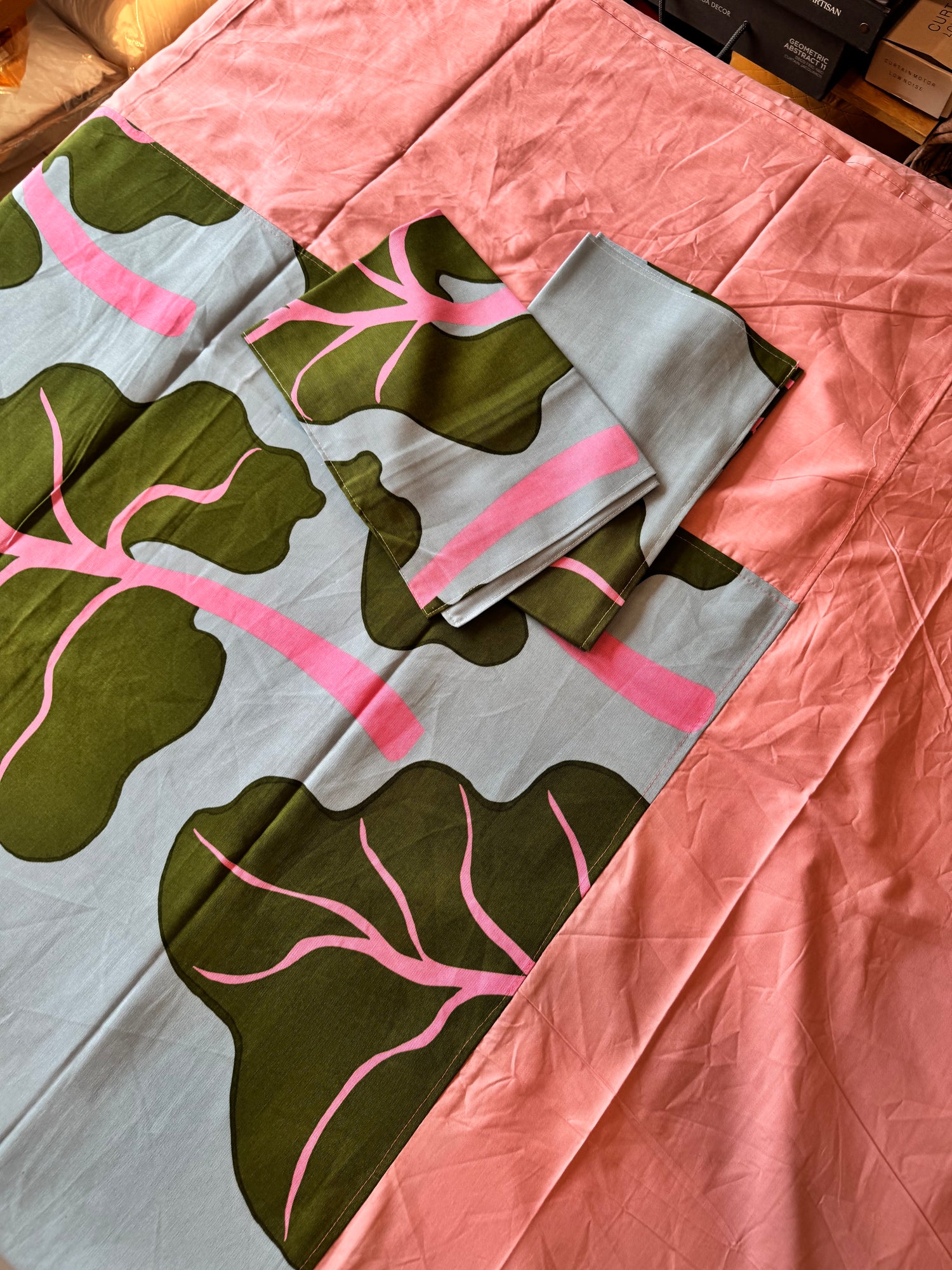 Peachy Monstera Border Bed Sheet Set