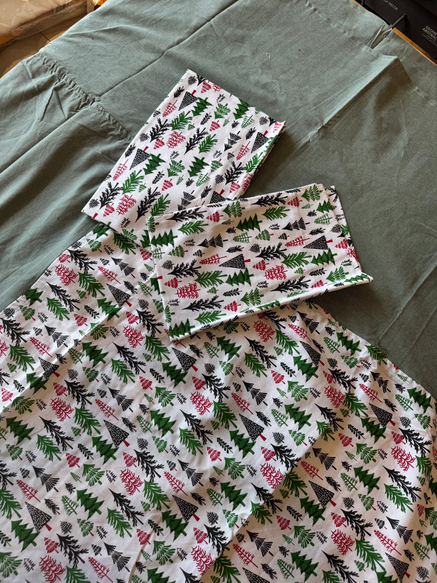 Arctic Pine Border Bed Sheet Set