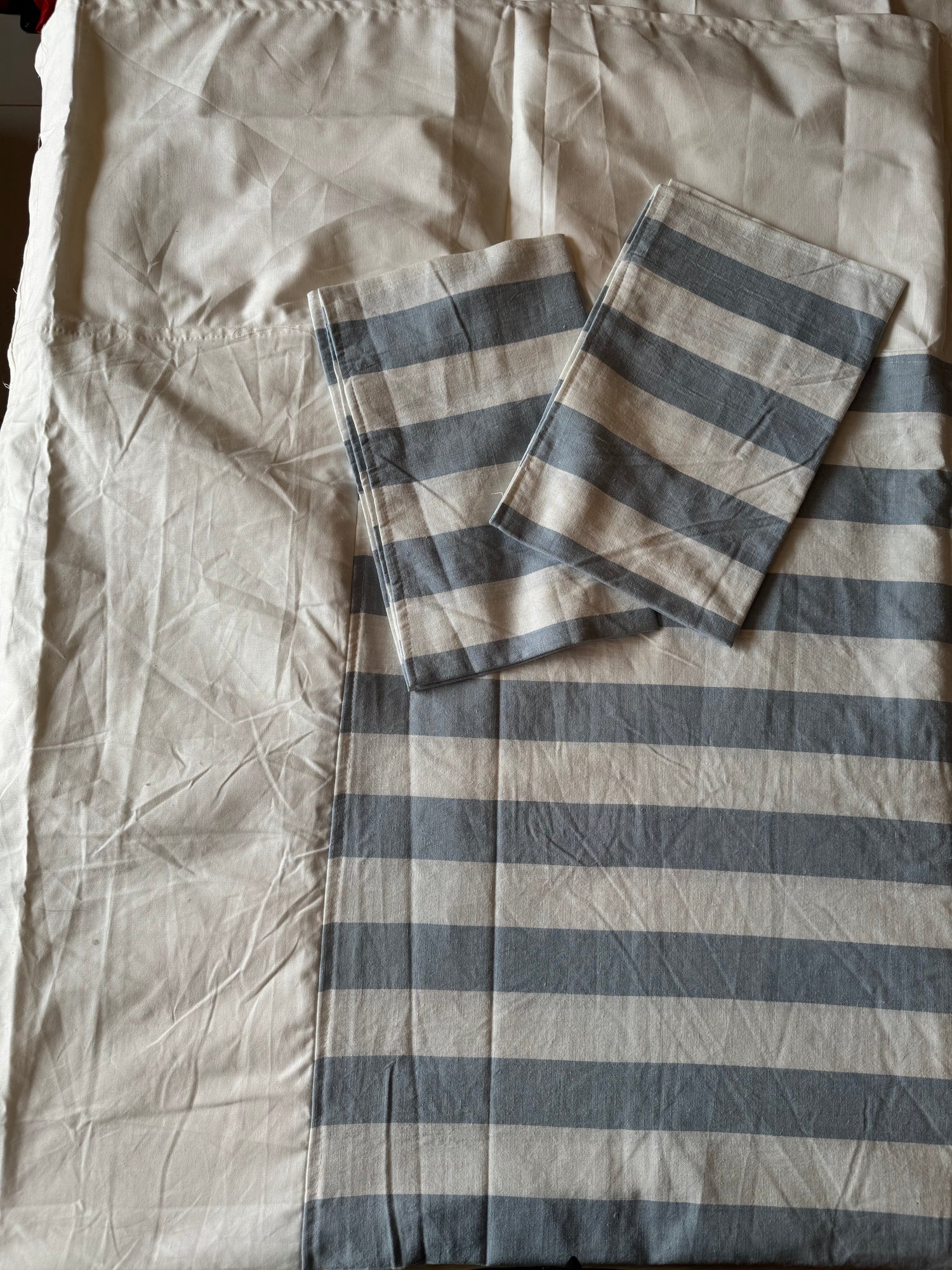Slate Stripe Border Bedspread Set