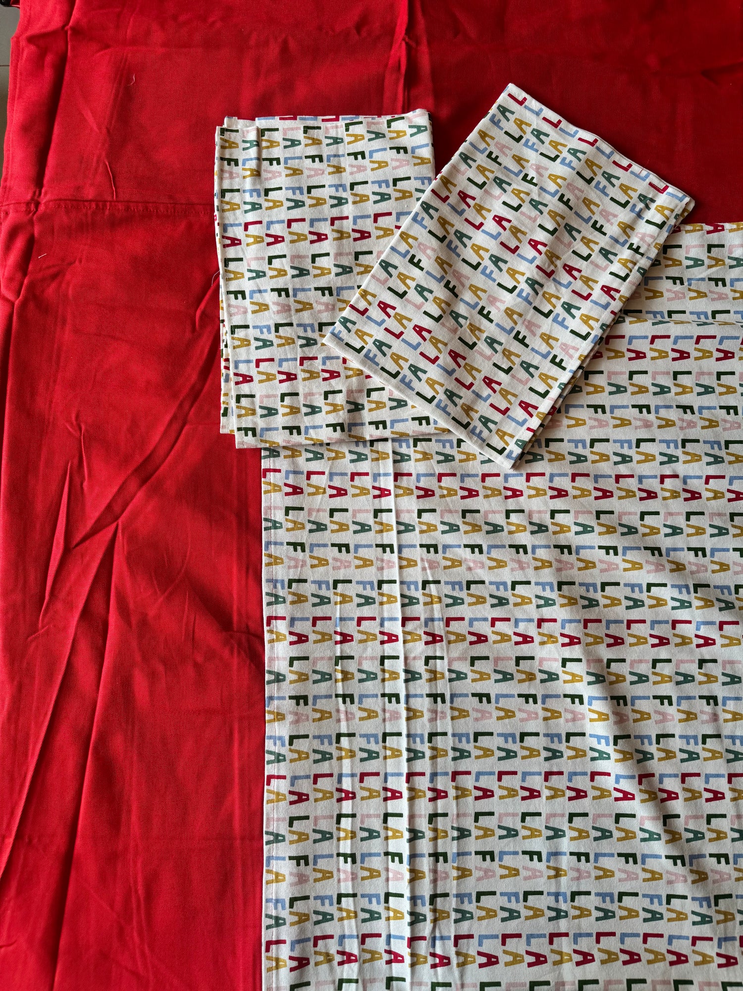 Crimson Holiday "Fa-La-La" Border Bedspread Set