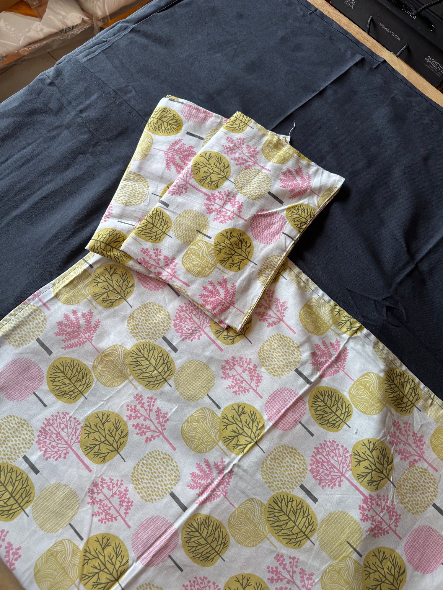 Pastel Orchard Border Bedspread Set
