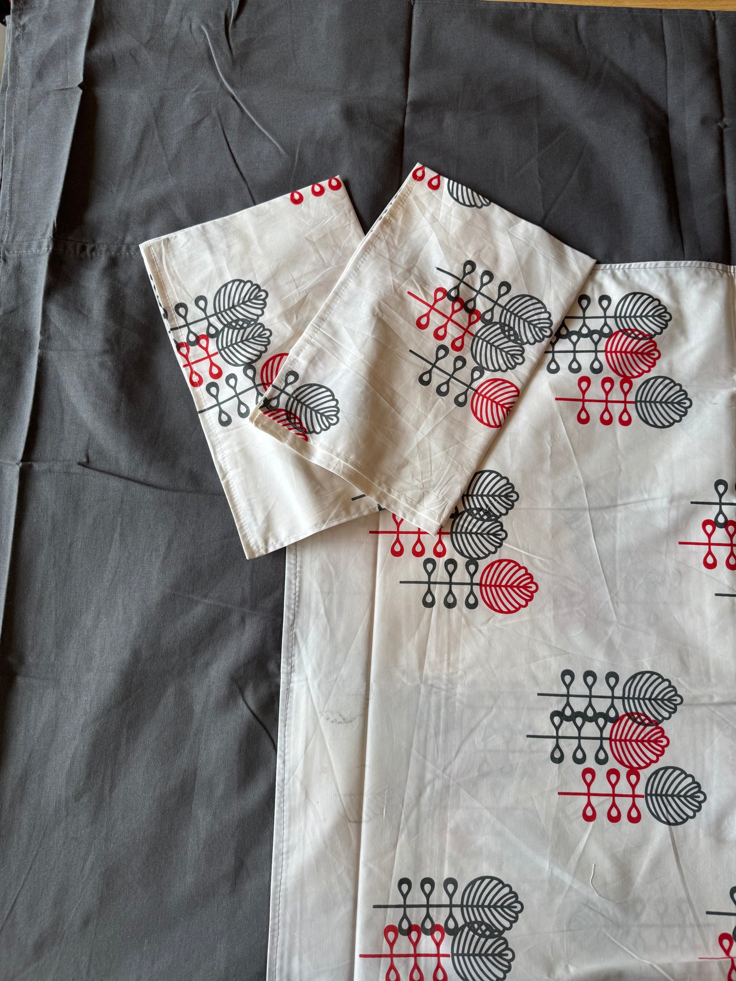 Scarlet & Slate Abstract Border Bedspread Set