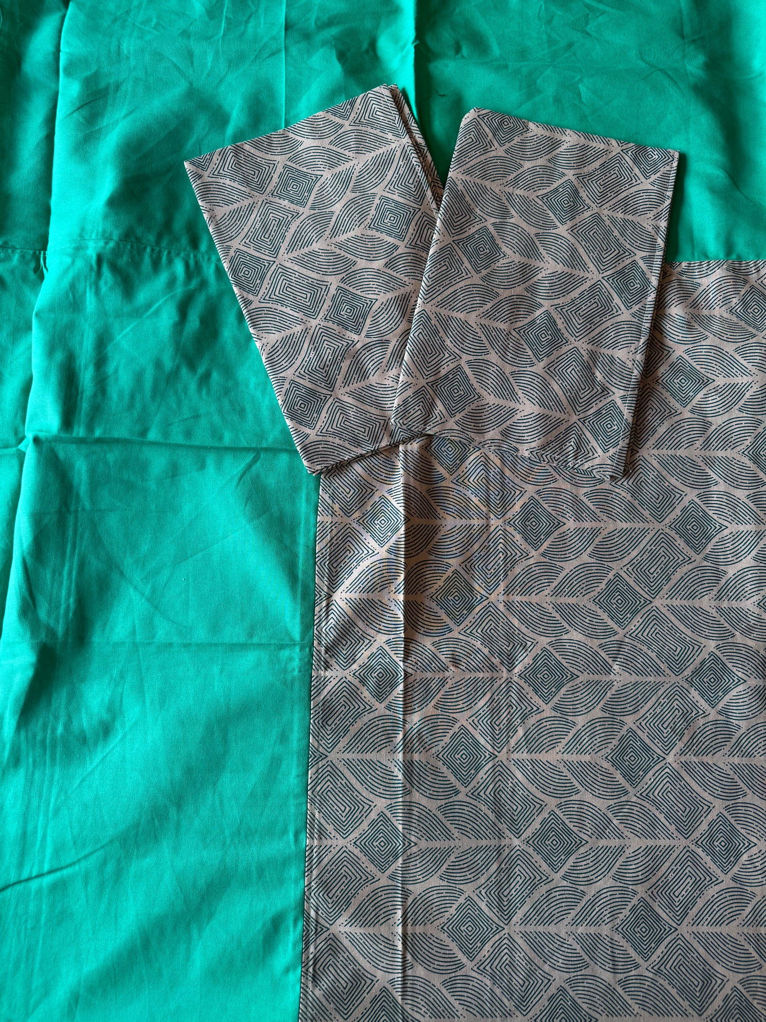 Emerald Mosaic Border Bedspread Set