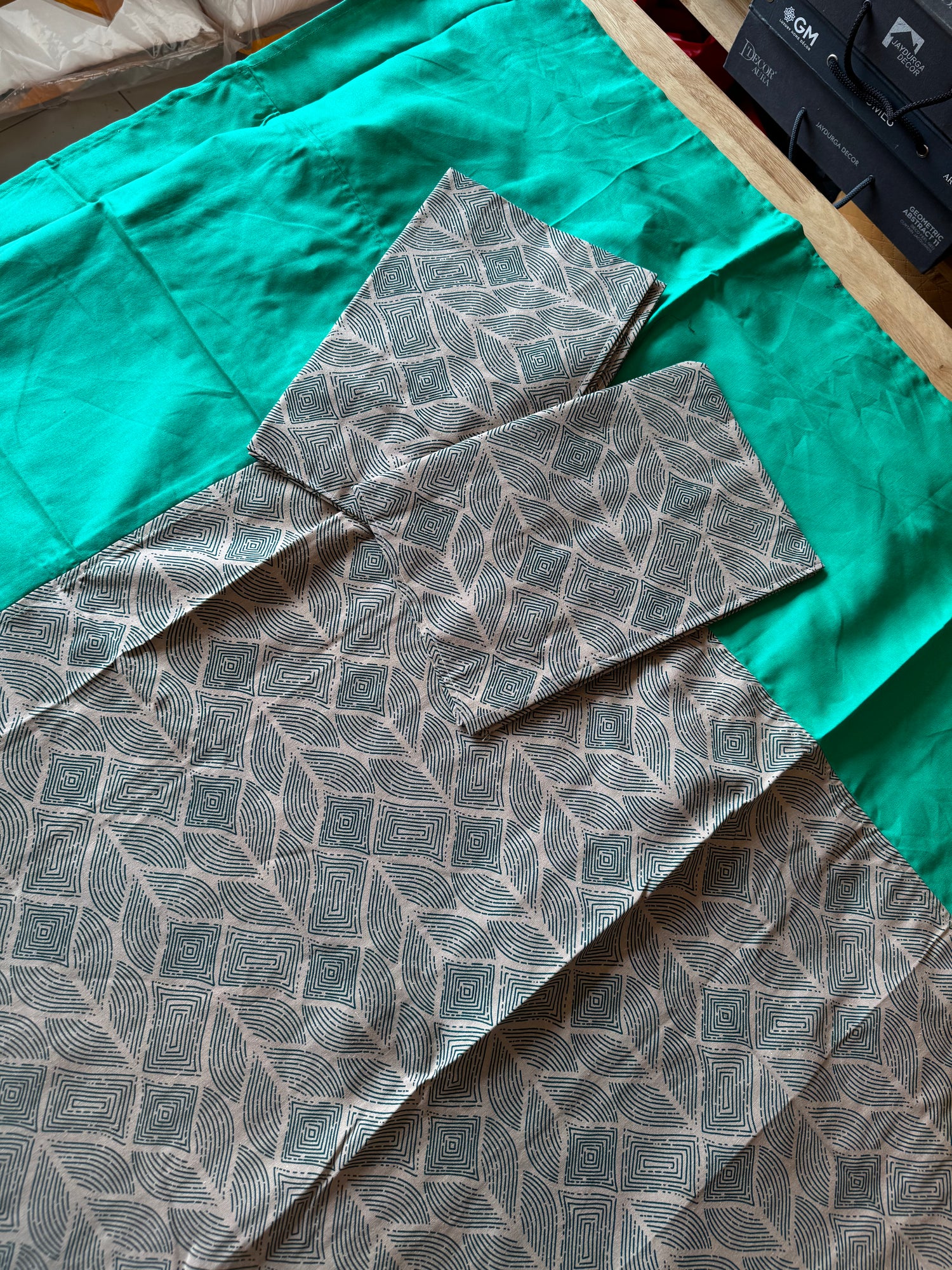 Emerald Mosaic Border Bedspread Set