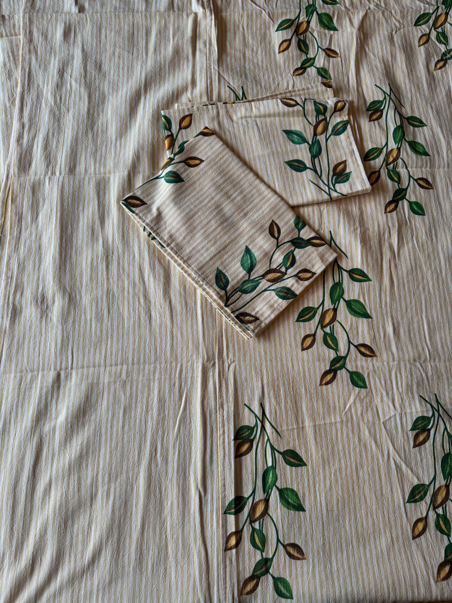 Saffron Vine Border Bedspread Set