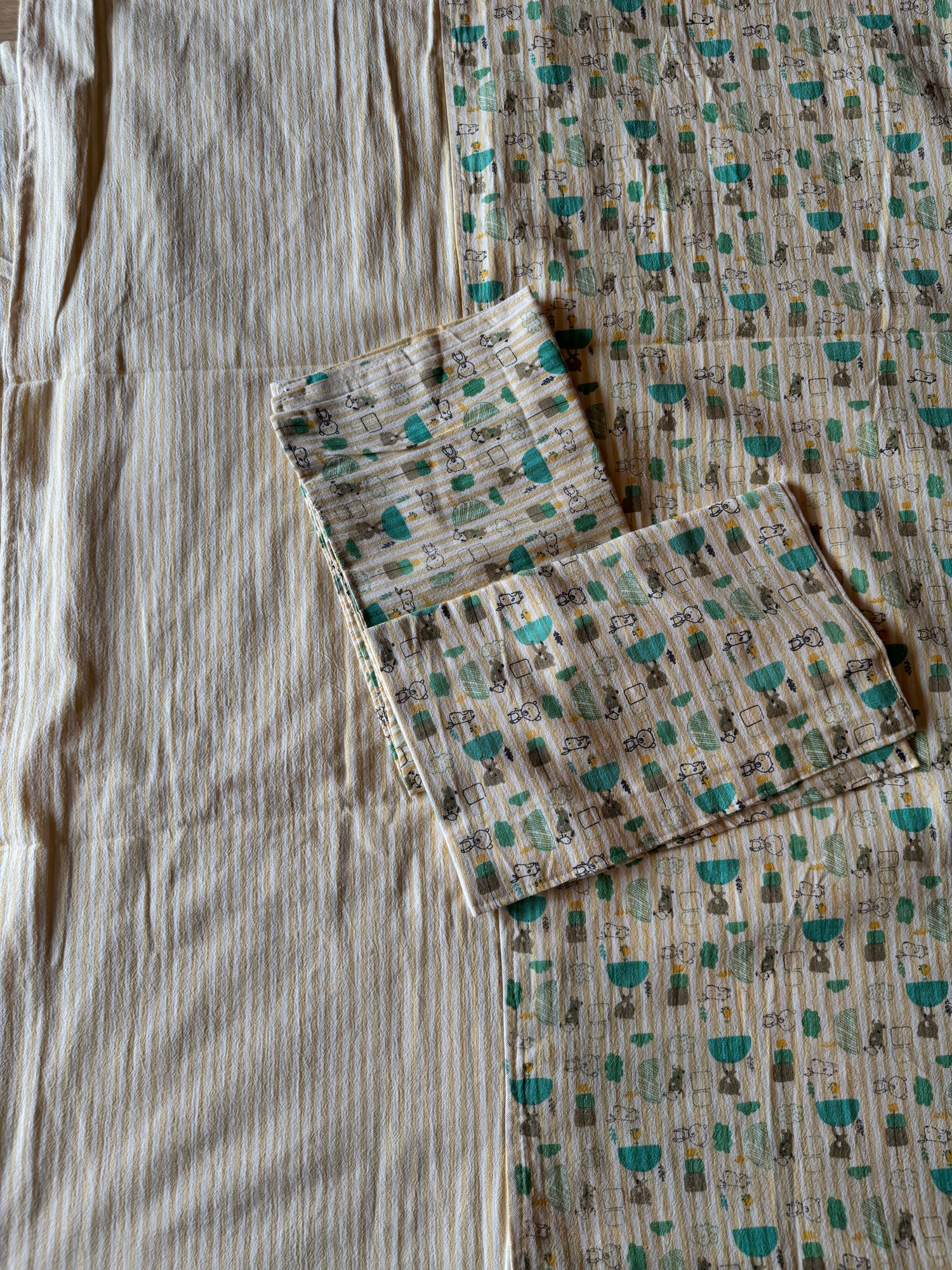 Sage & Citrus Meadow Border Bedspread Set