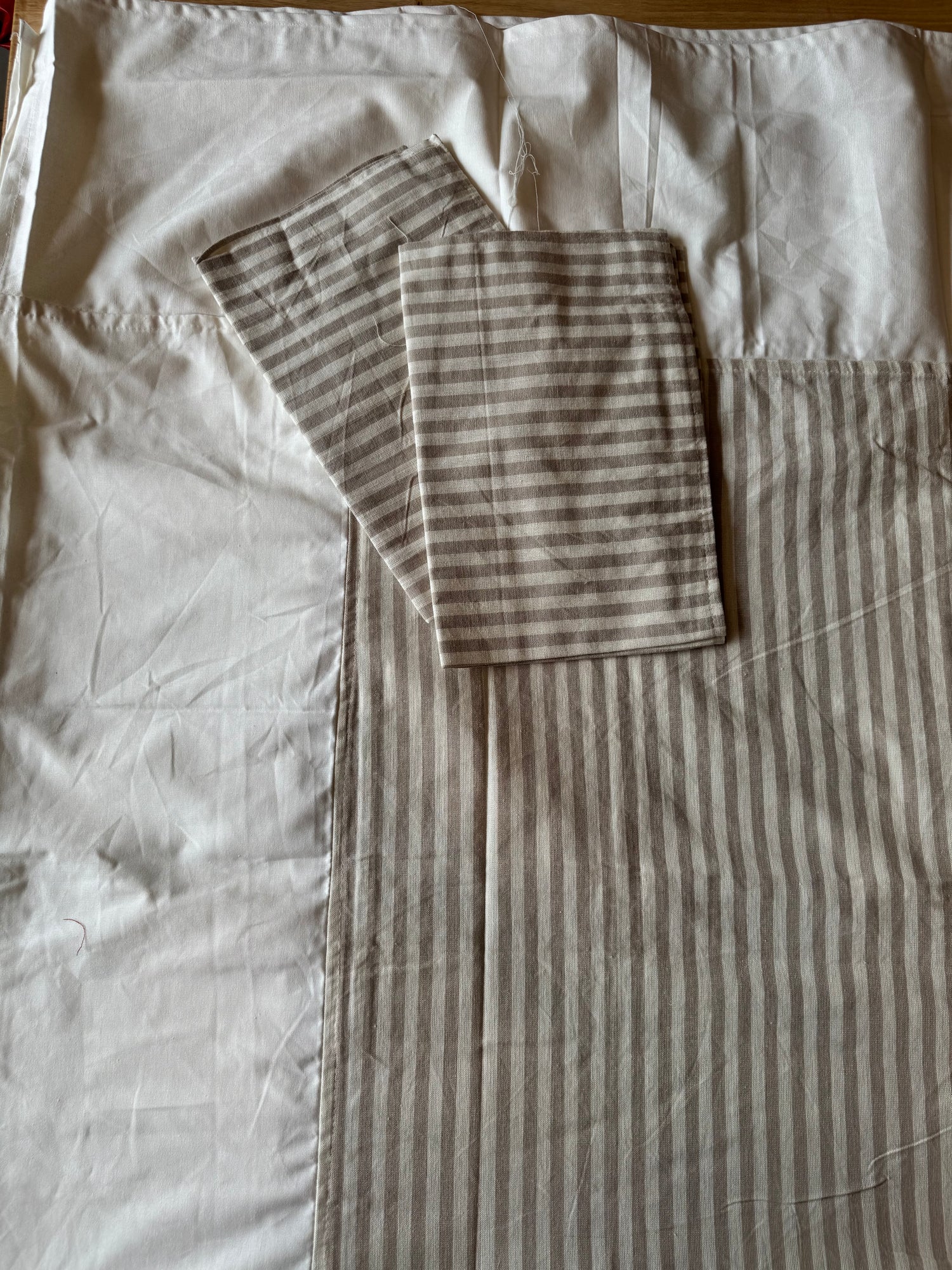 The Sandstone Stripe Border Bed Sheet Set
