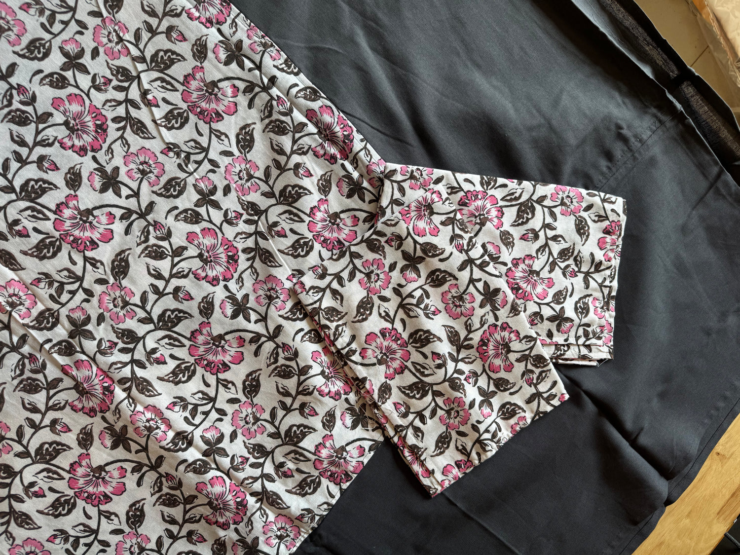The Midnight Rose Border Bed Sheet Set