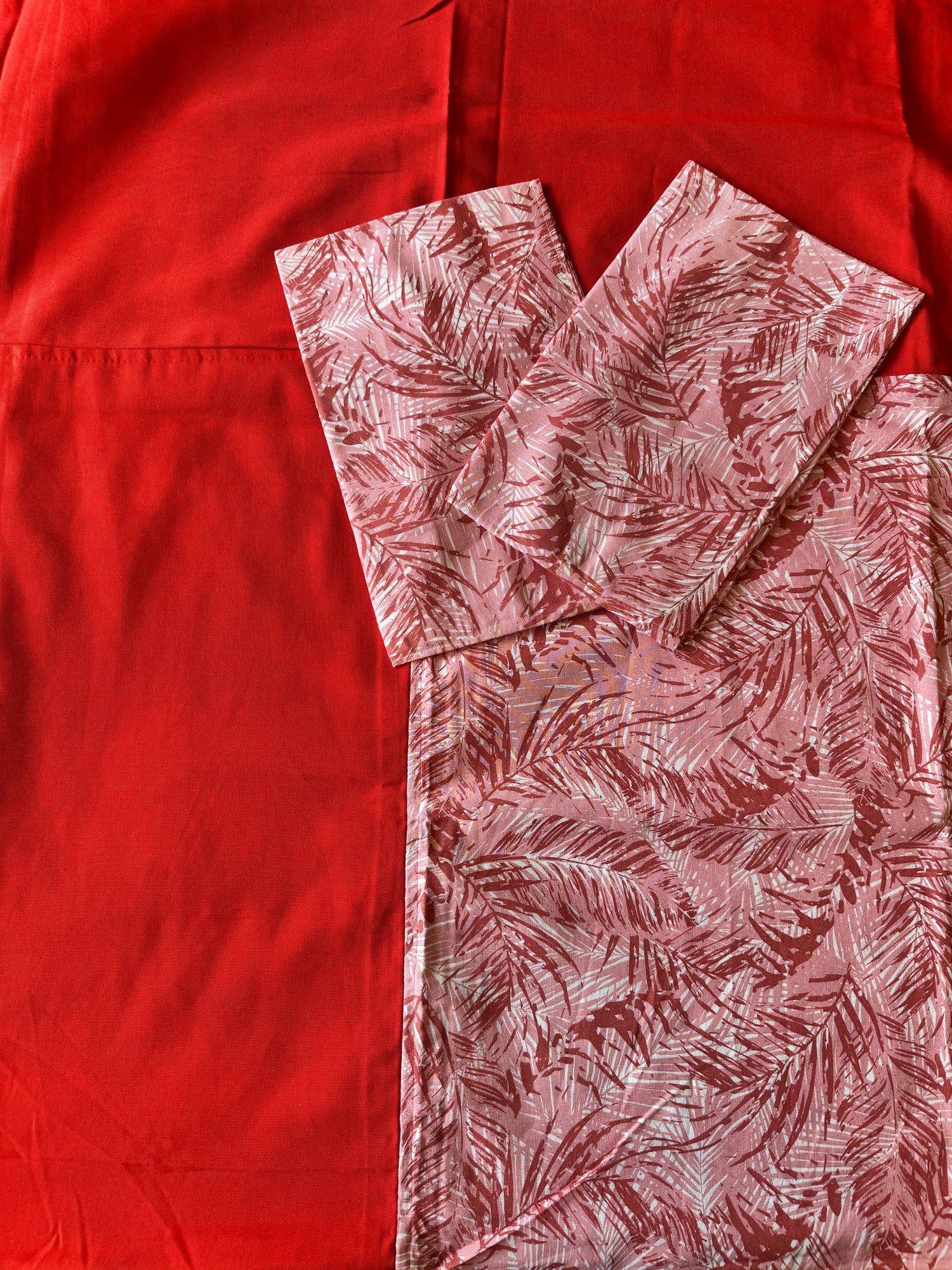 The Scarlet Fern Border Bed Sheet Set