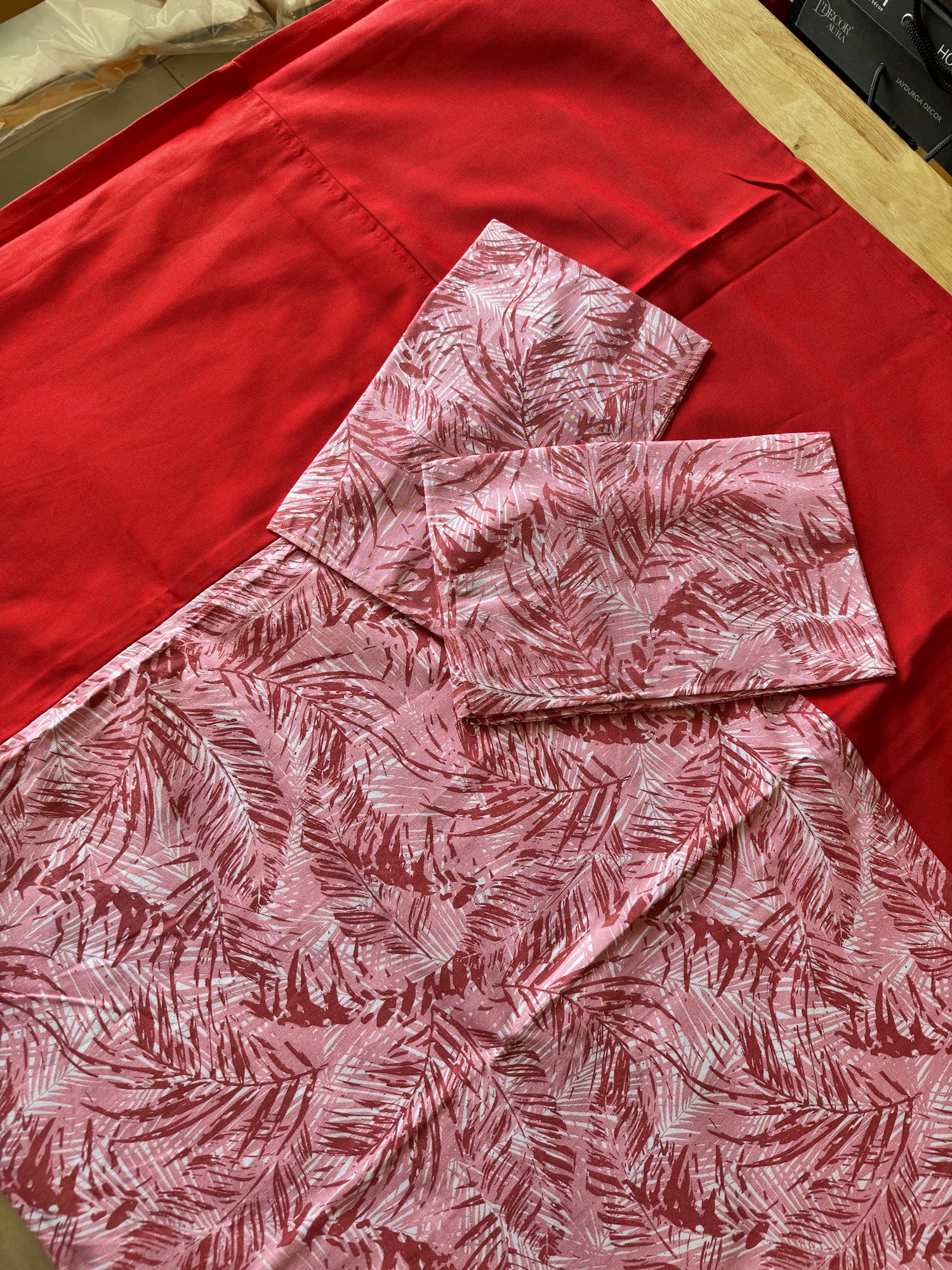 The Scarlet Fern Border Bed Sheet Set