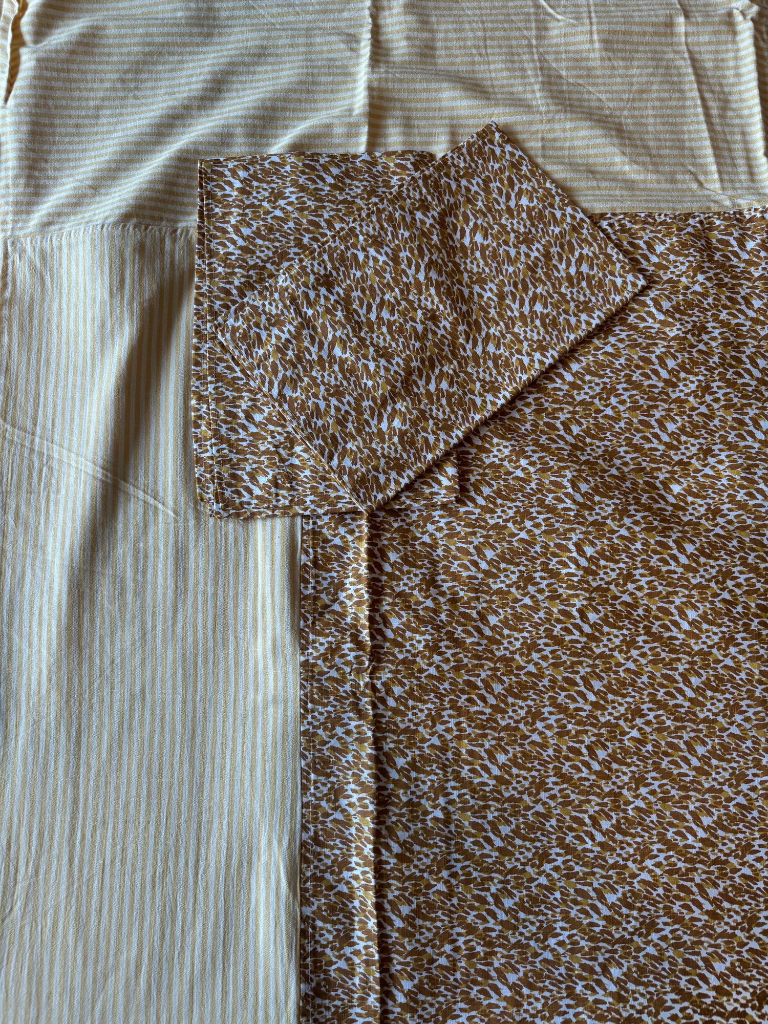 The Golden Glade Border Bed Sheet Set
