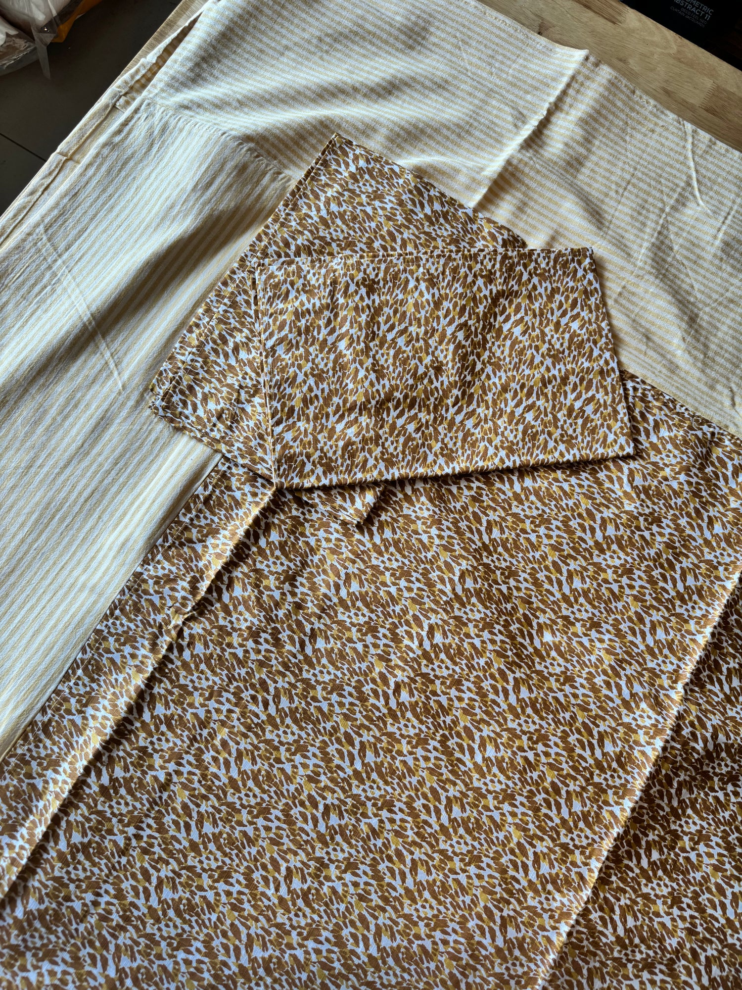 The Golden Glade Border Bed Sheet Set